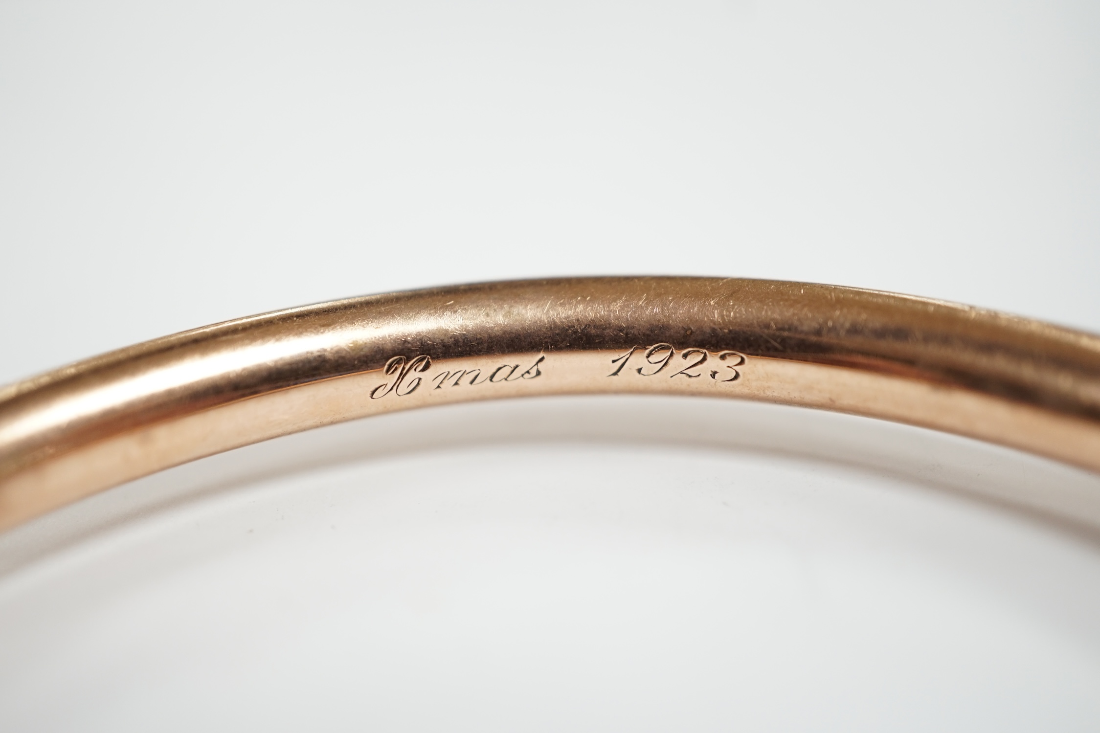 A George V 9ct gold hollow bangle, interior diameter 67mm, 13.8 grams. - Image 4 of 4