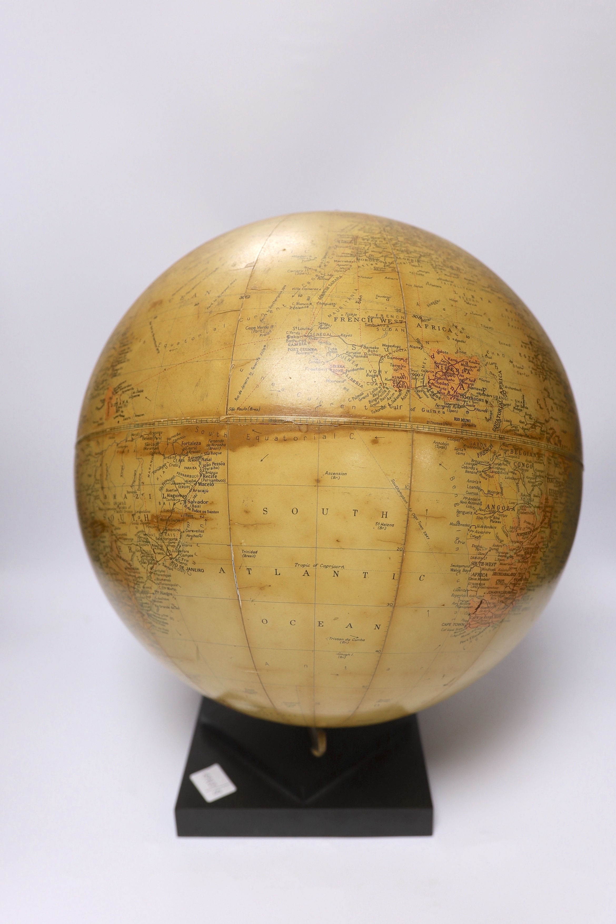An early 20th century Philips Challenge 13 1/2 inch globe - Bild 2 aus 3