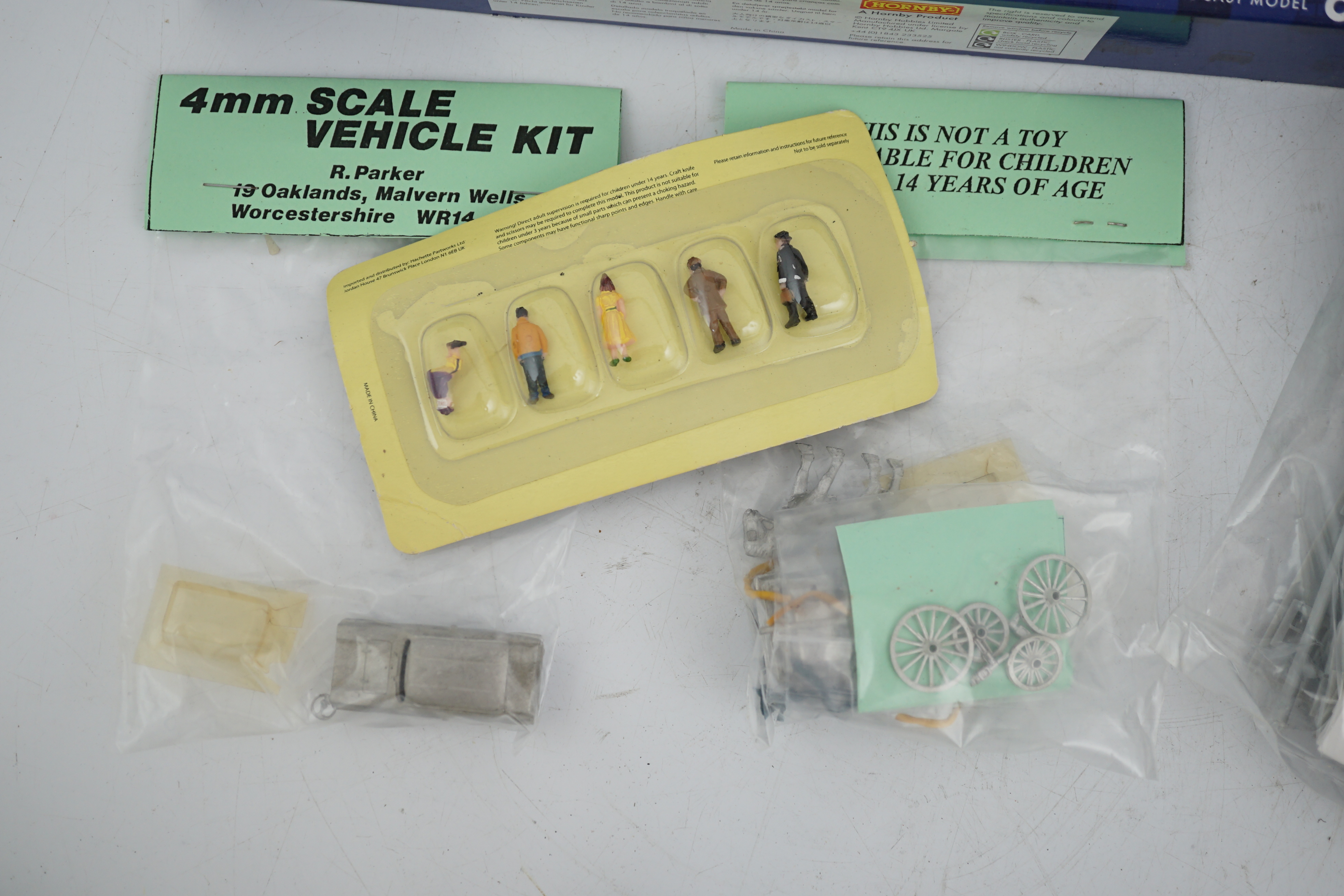 A collection of packeted white metal and plastic 00 gauge model railway kits by Dapol, 4mm Scale - Image 3 of 12