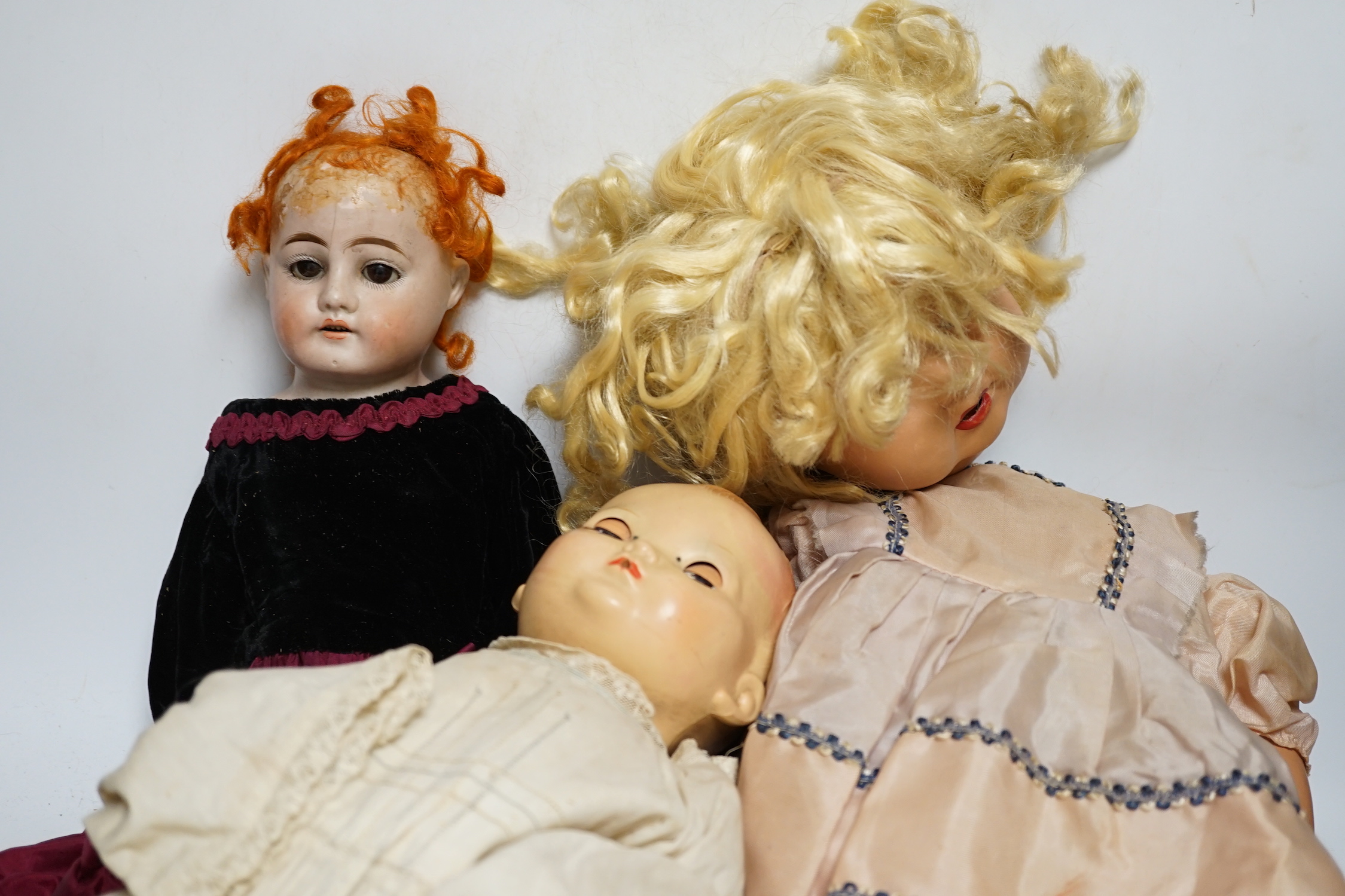 Three dolls; a German Bisque shoulder head doll with sleeping eyes with jointed kid leather body, - Bild 2 aus 4