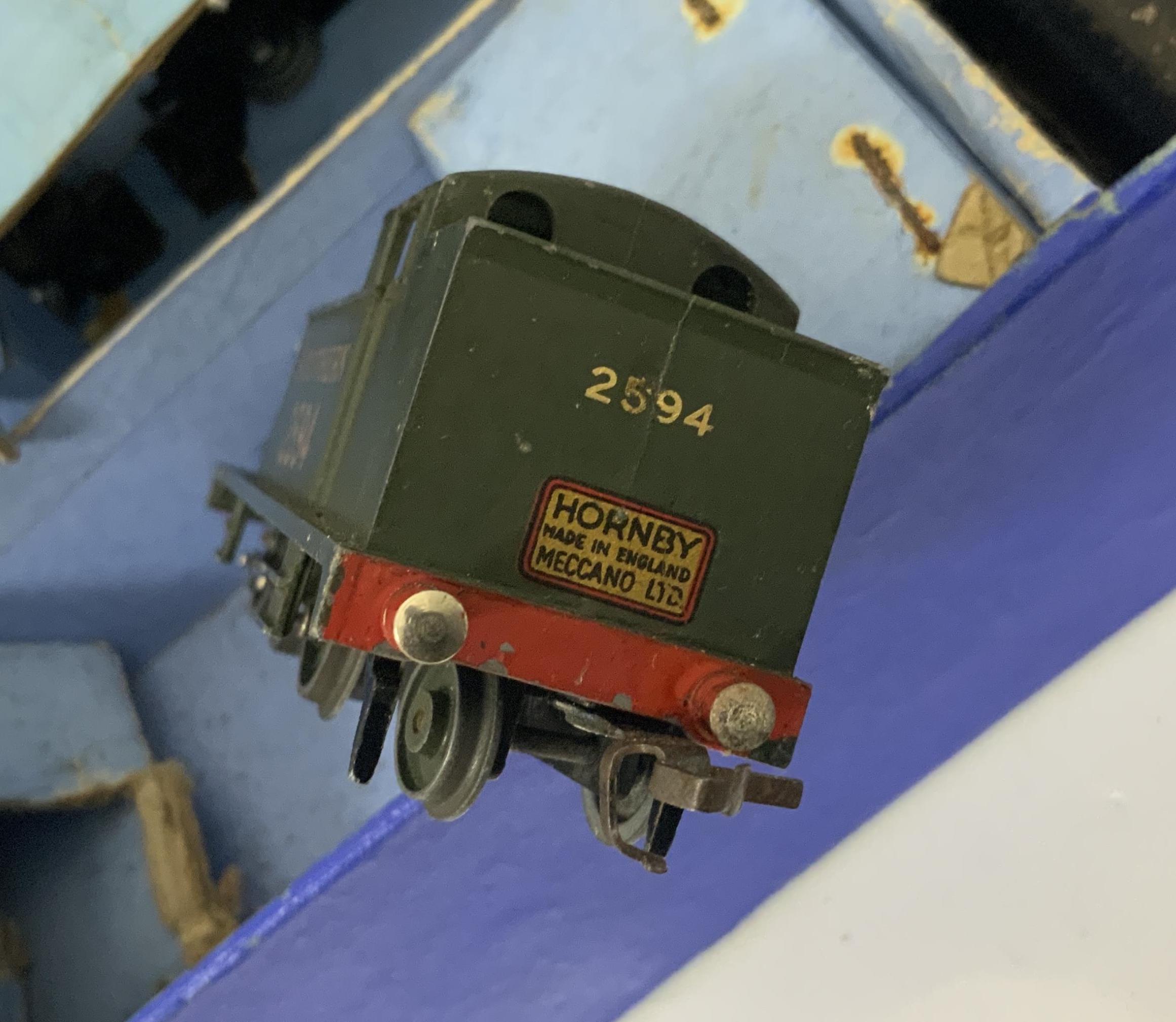 A boxed Hornby Dublo EDG7 Southern Railway Tank Goods Set, comprising of an SR Class N2 0-6-2T - Image 8 of 10