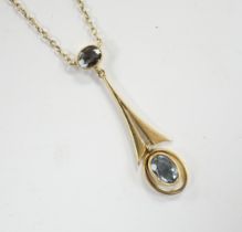 An Edwardian Art Nouveau 15ct and two stone aquamarine set drop pendant necklace, overall 43cm,