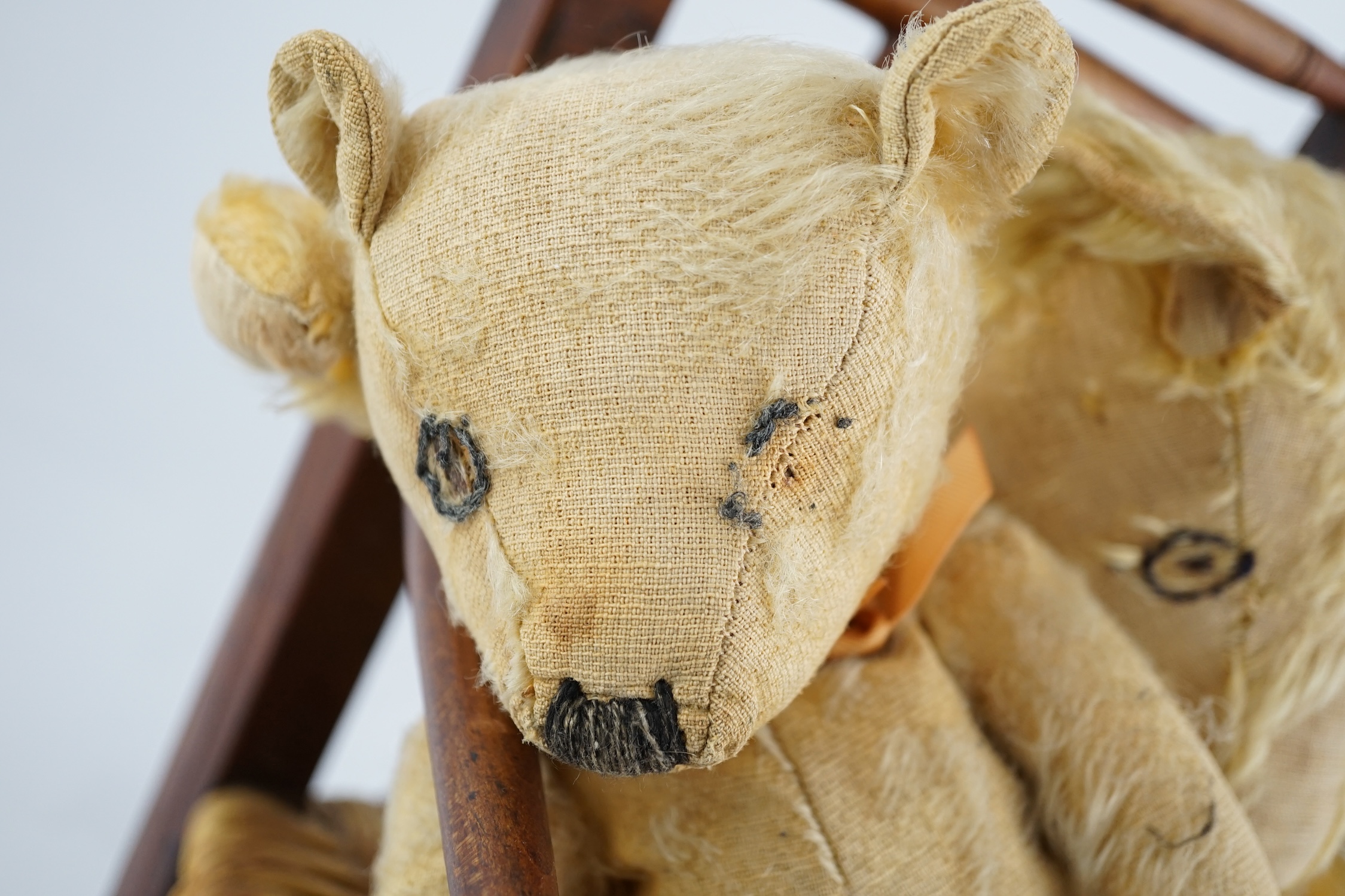 Two teddy bears and a child's chair - Image 2 of 8