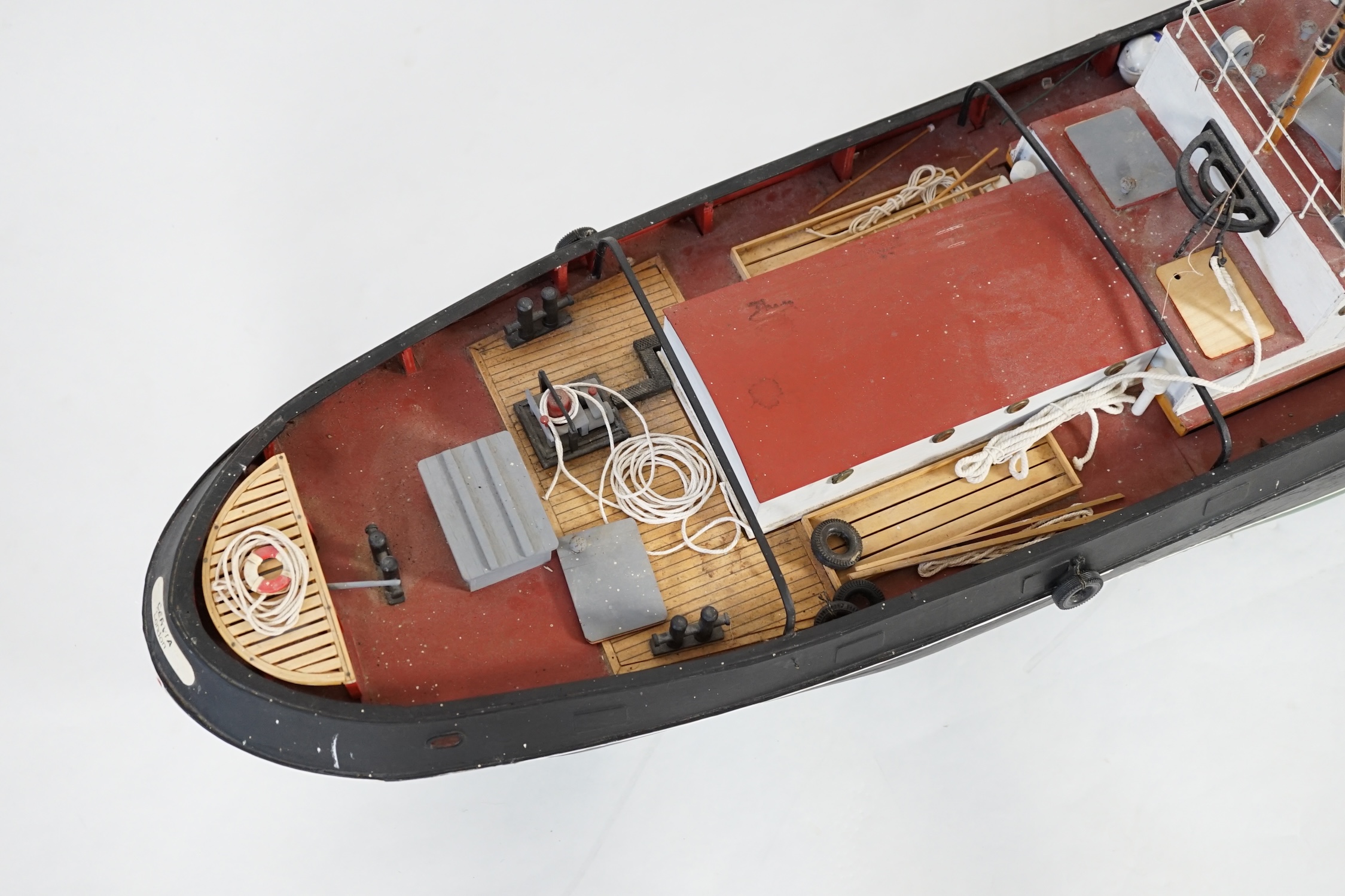 A kit built Maxwell Hemmens pond yacht style model of a 1930s Thames Tug after the firm Watkin & - Bild 2 aus 7