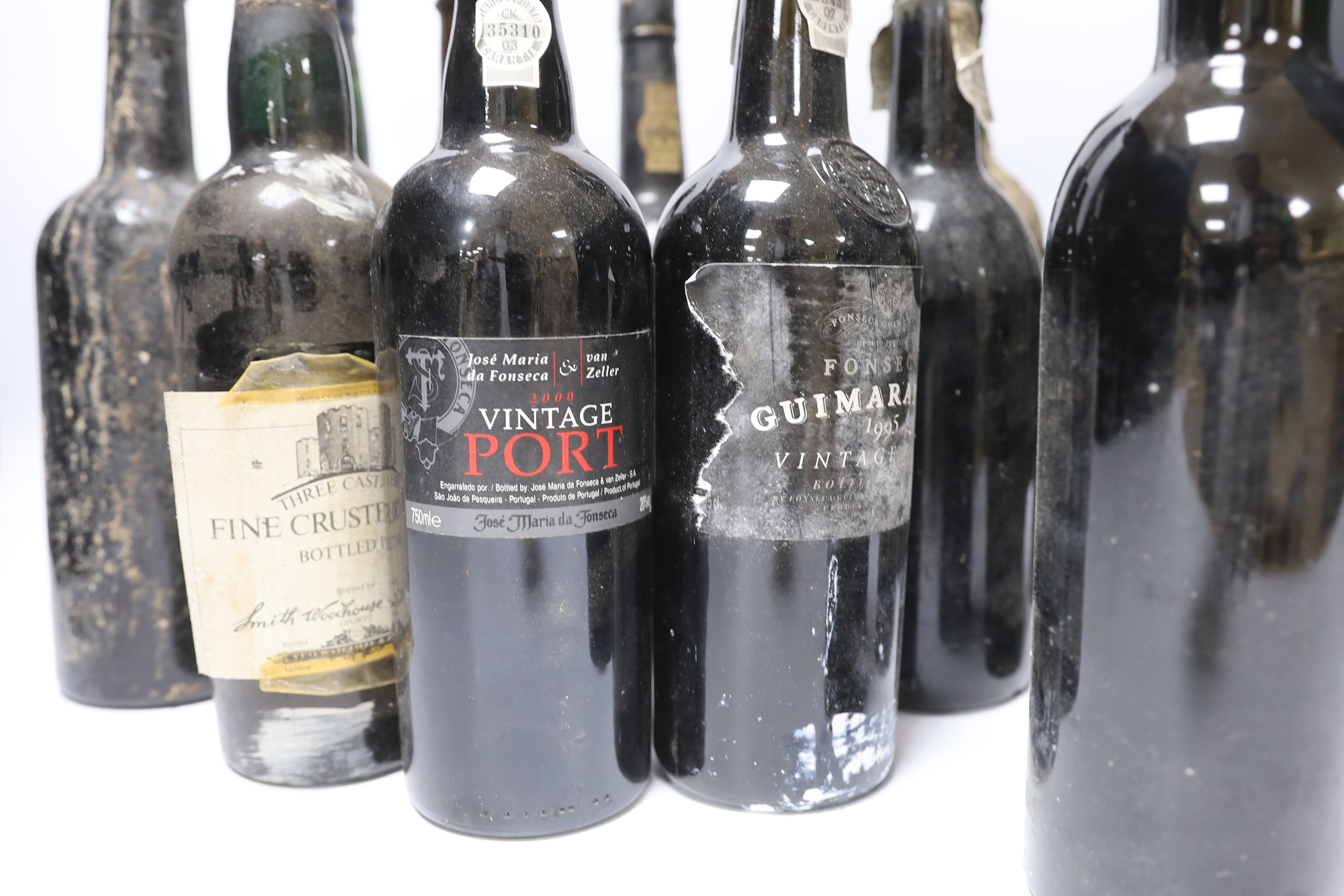 Thirteen various bottles of port, including a bottle of Dow’s 1975 vintage port - Image 3 of 4