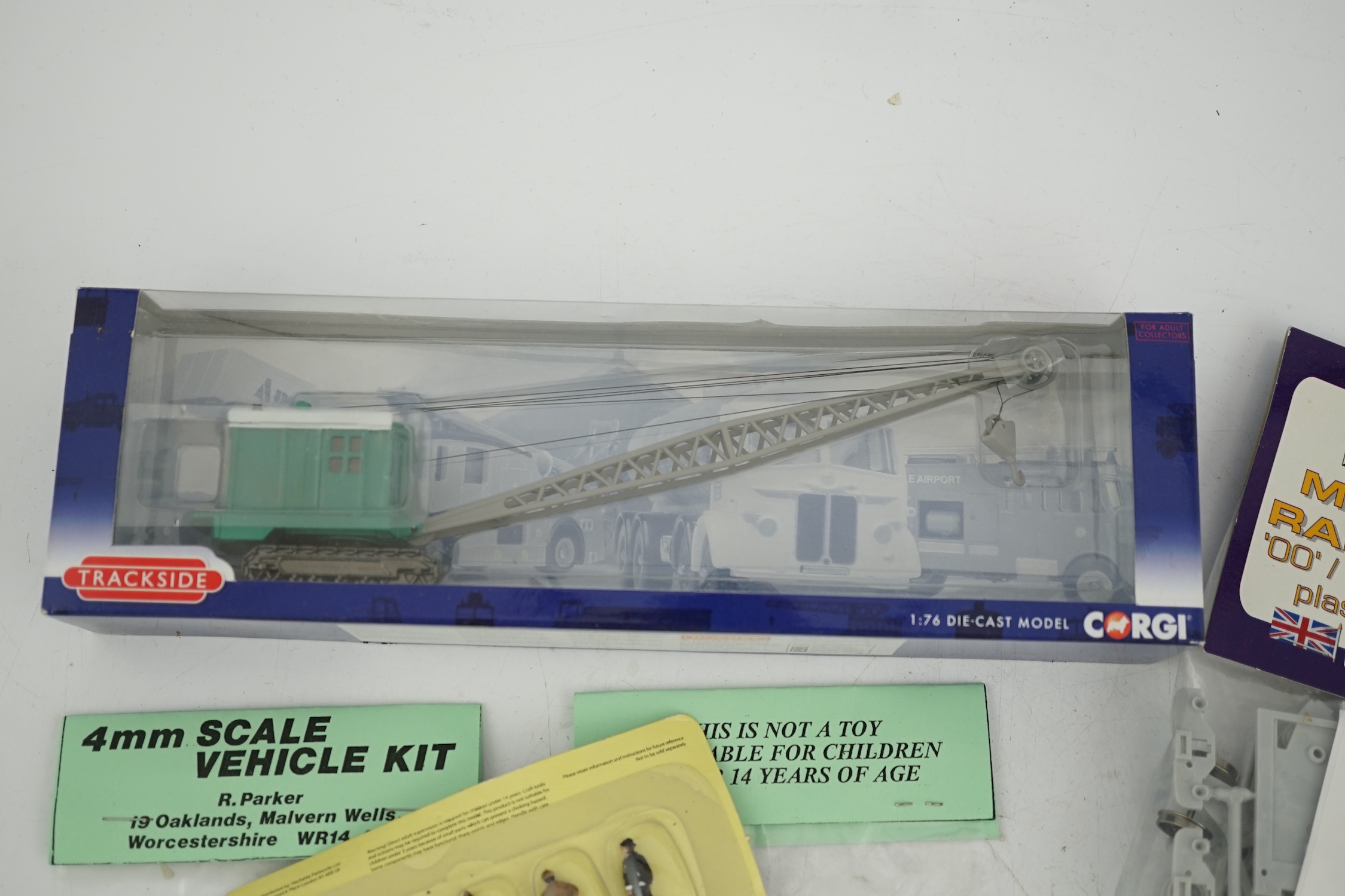A collection of packeted white metal and plastic 00 gauge model railway kits by Dapol, 4mm Scale - Image 8 of 12