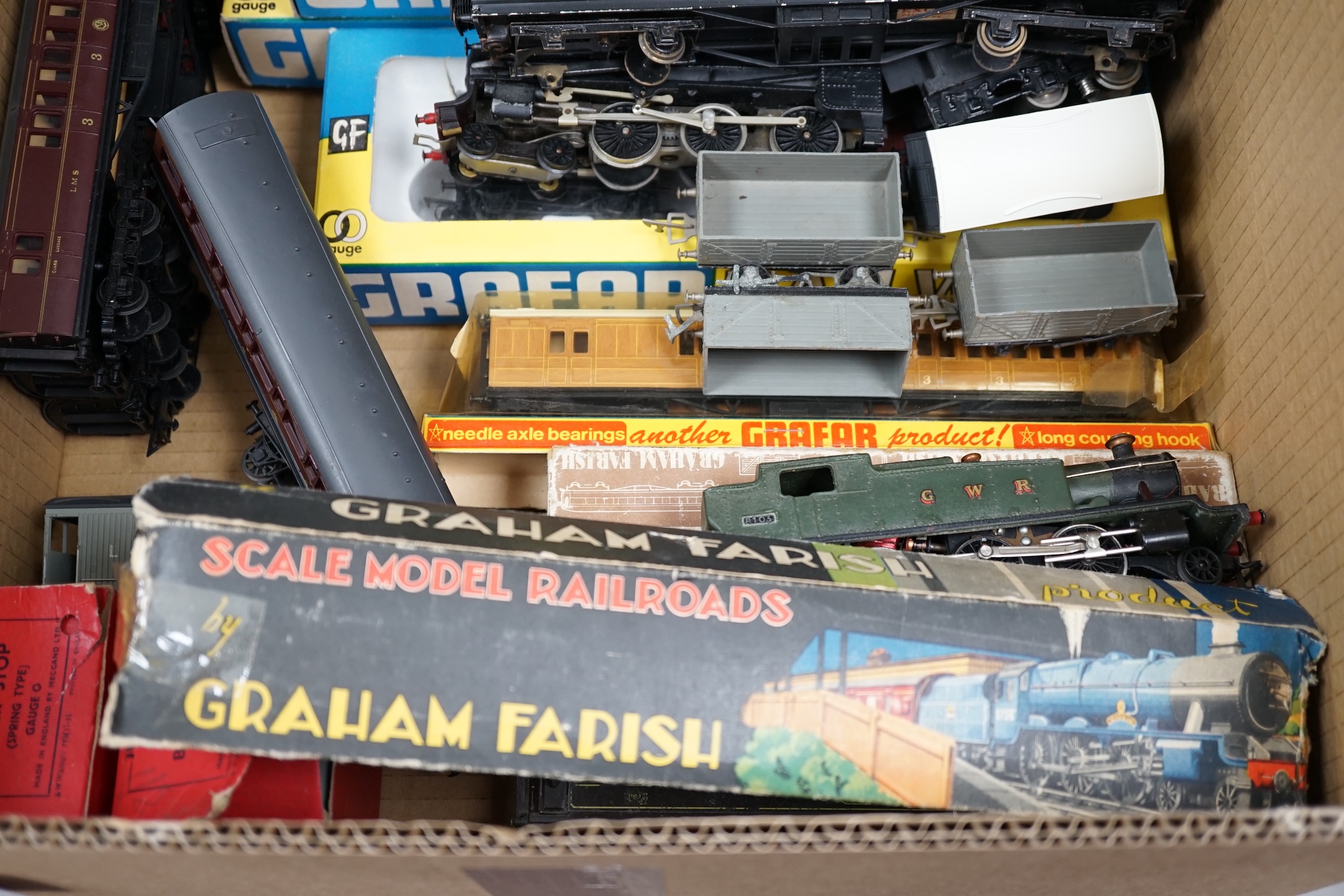 A collection of 00 gauge model Railway by Graham Farish, Exley, etc. including two locomotives; a - Bild 4 aus 6