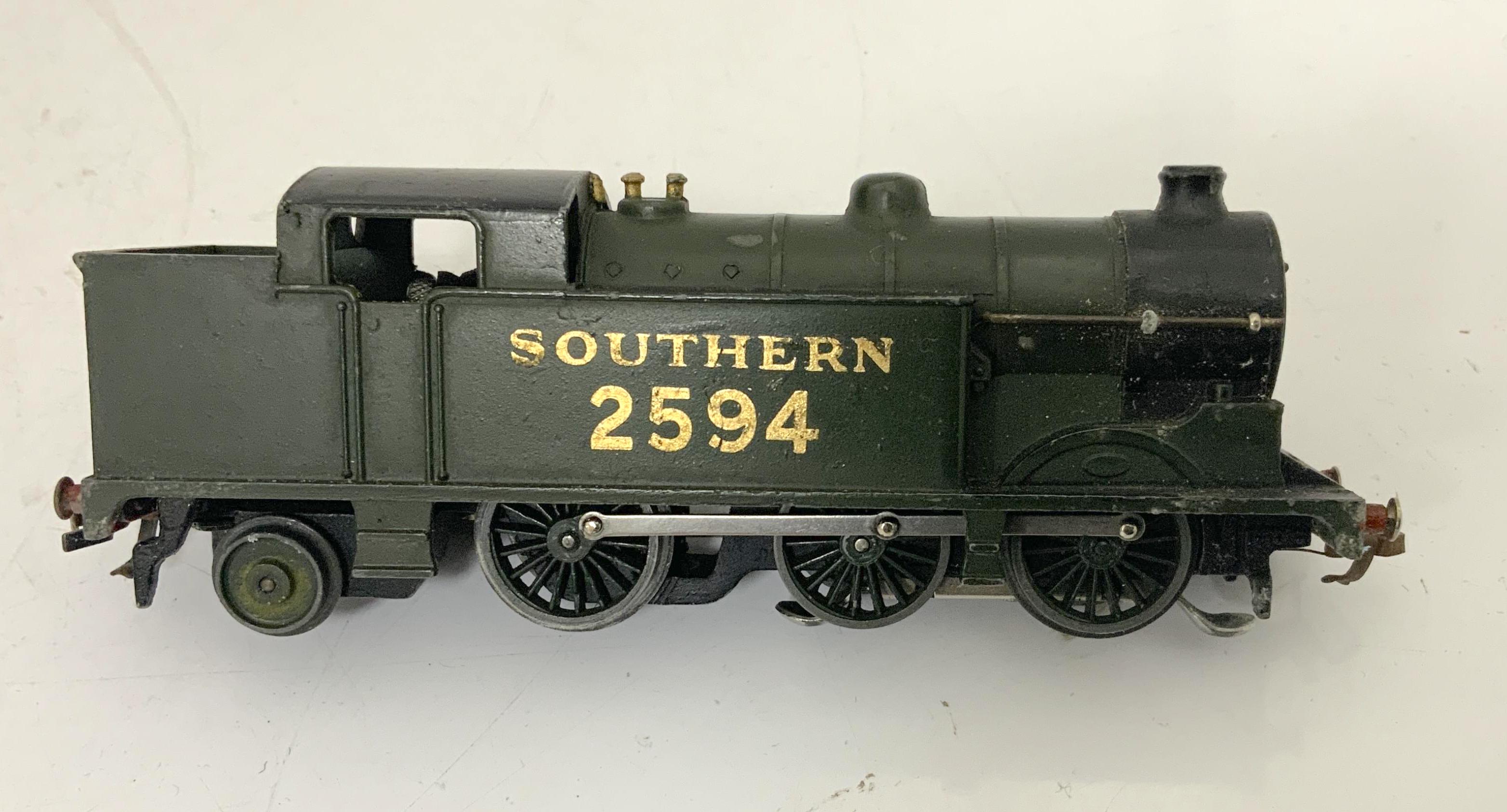 A boxed Hornby Dublo EDG7 Southern Railway Tank Goods Set, comprising of an SR Class N2 0-6-2T - Bild 6 aus 10