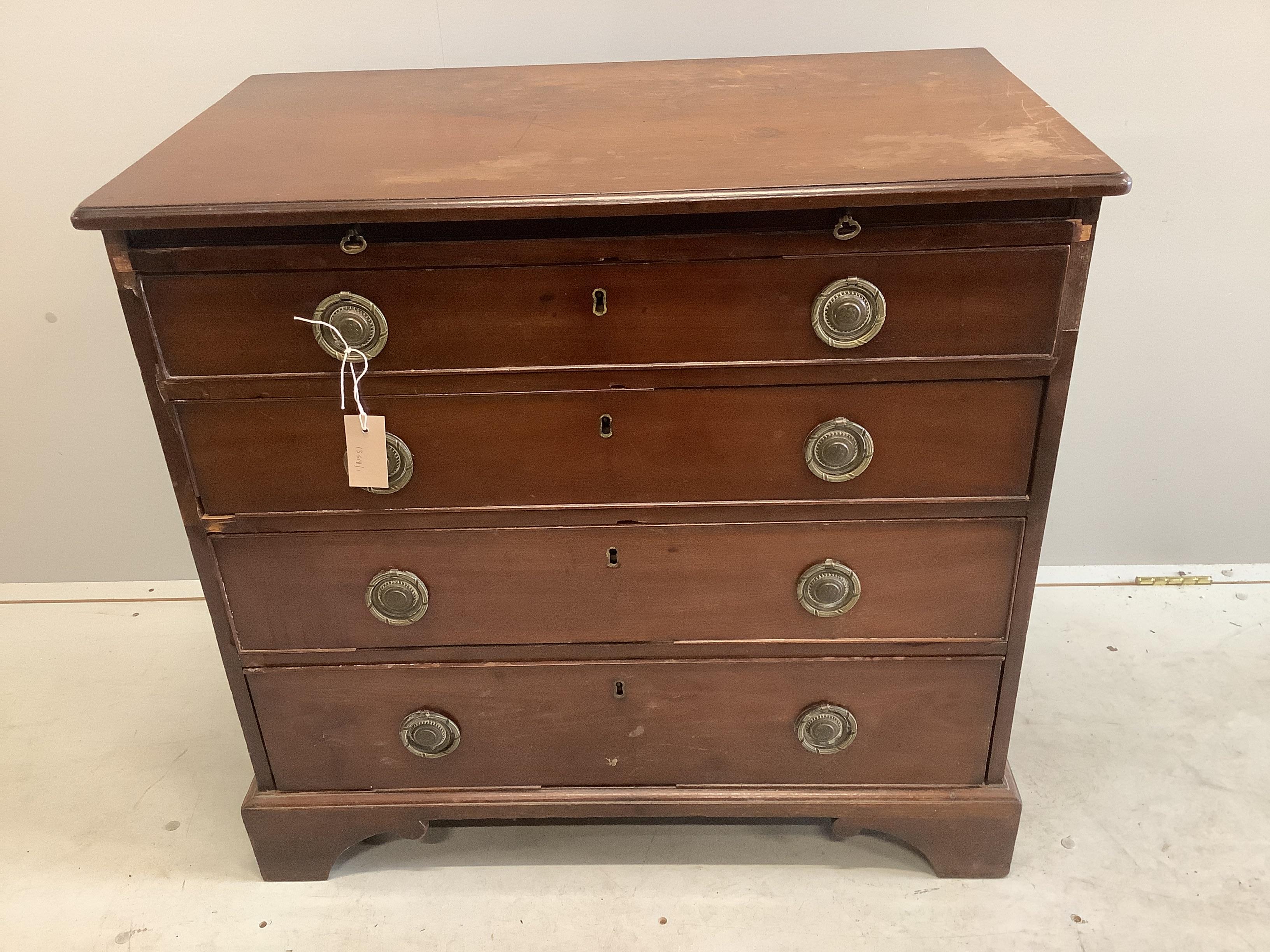 A small early 19th century four drawer mahogany chest with brushing slide, width 83cm, depth 47cm, - Bild 2 aus 3