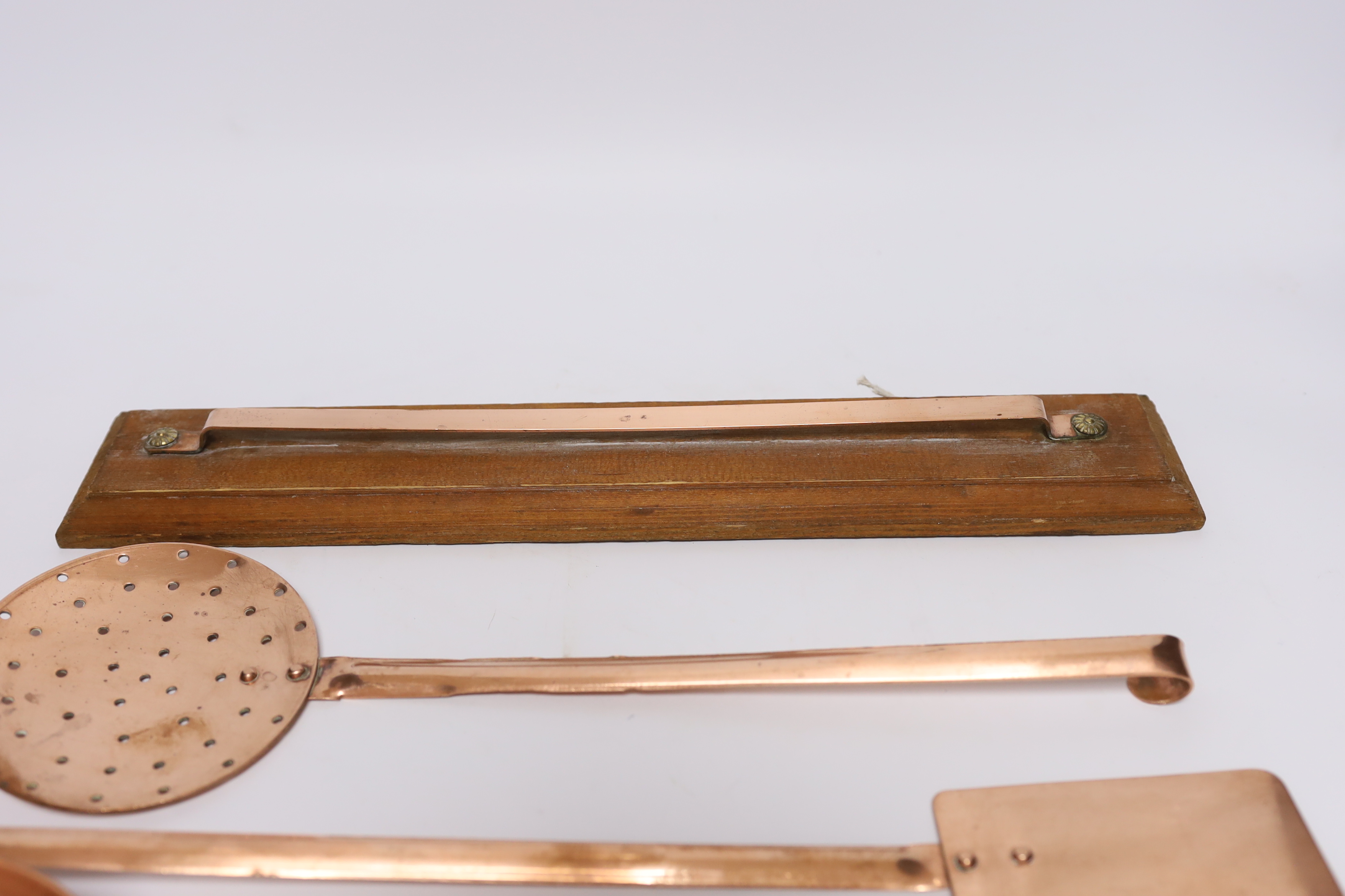 A set of five French copper utensils with hanging rack - Image 3 of 3