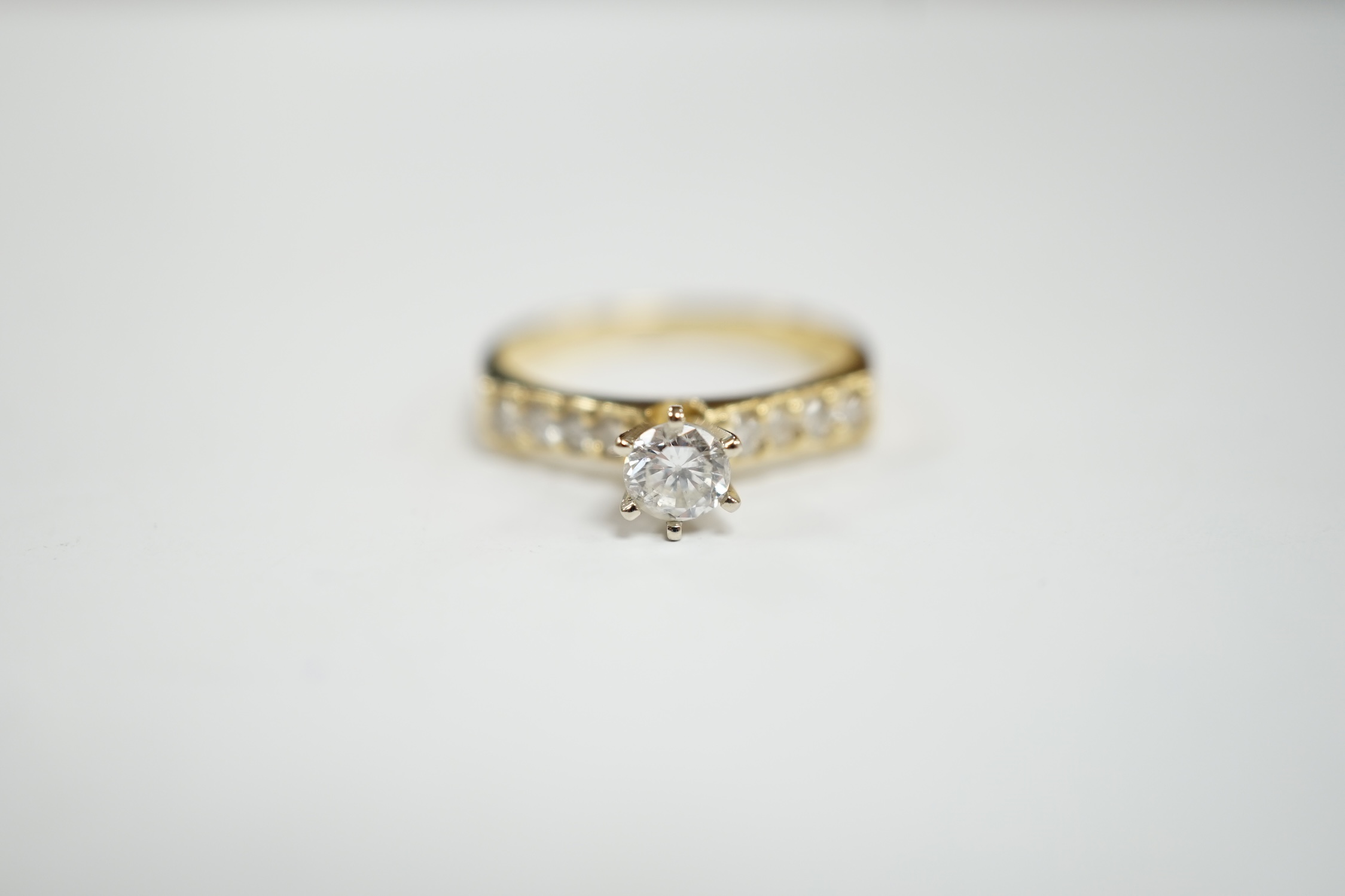 A modern 14k and single stone diamond set ring, with diamond chip set shoulders, size M, gross - Image 2 of 4