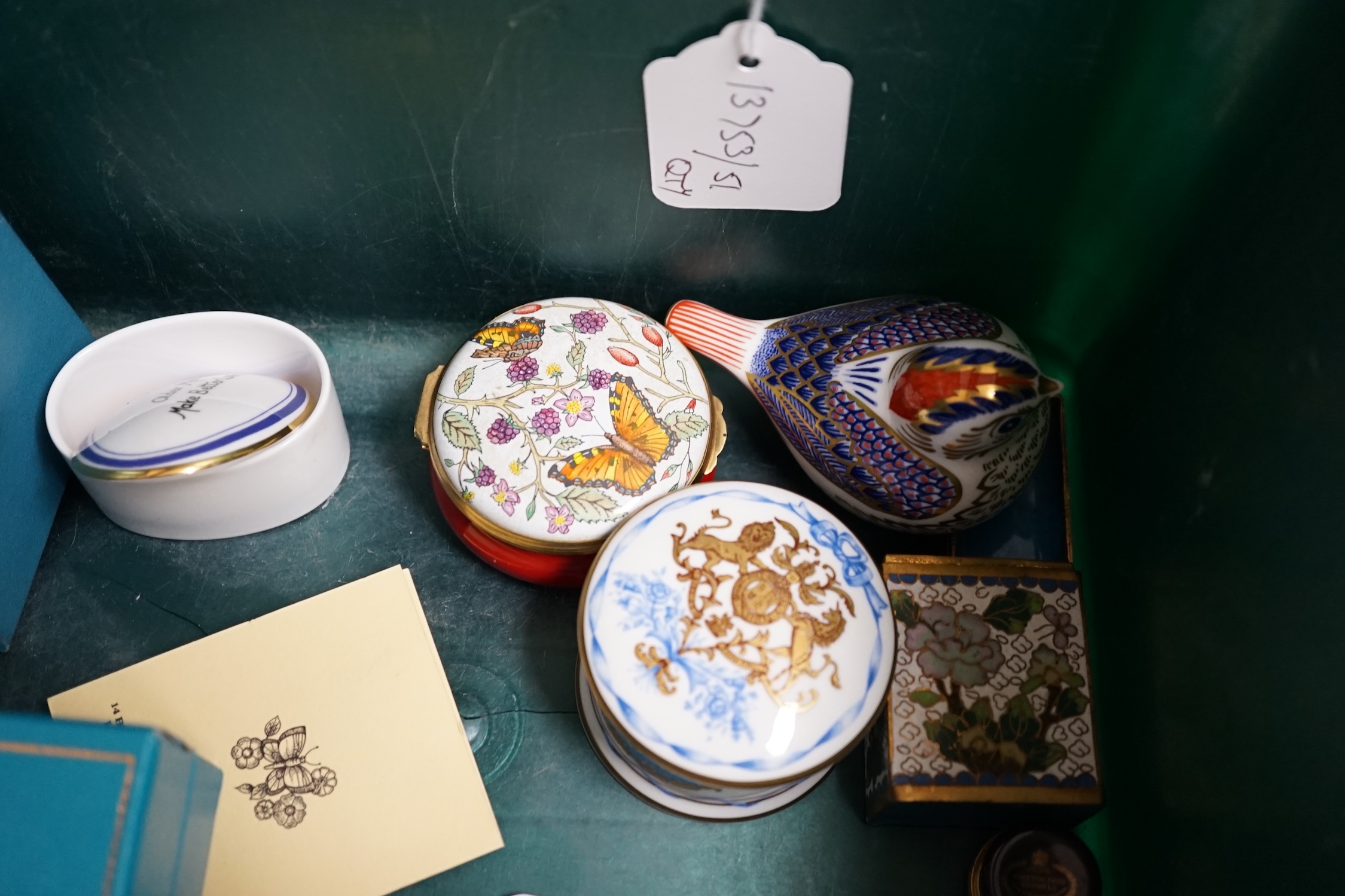 A collection of curios to include Halcyon Days, Bilston and Limoges enamel boxes, a Chinese - Image 2 of 4