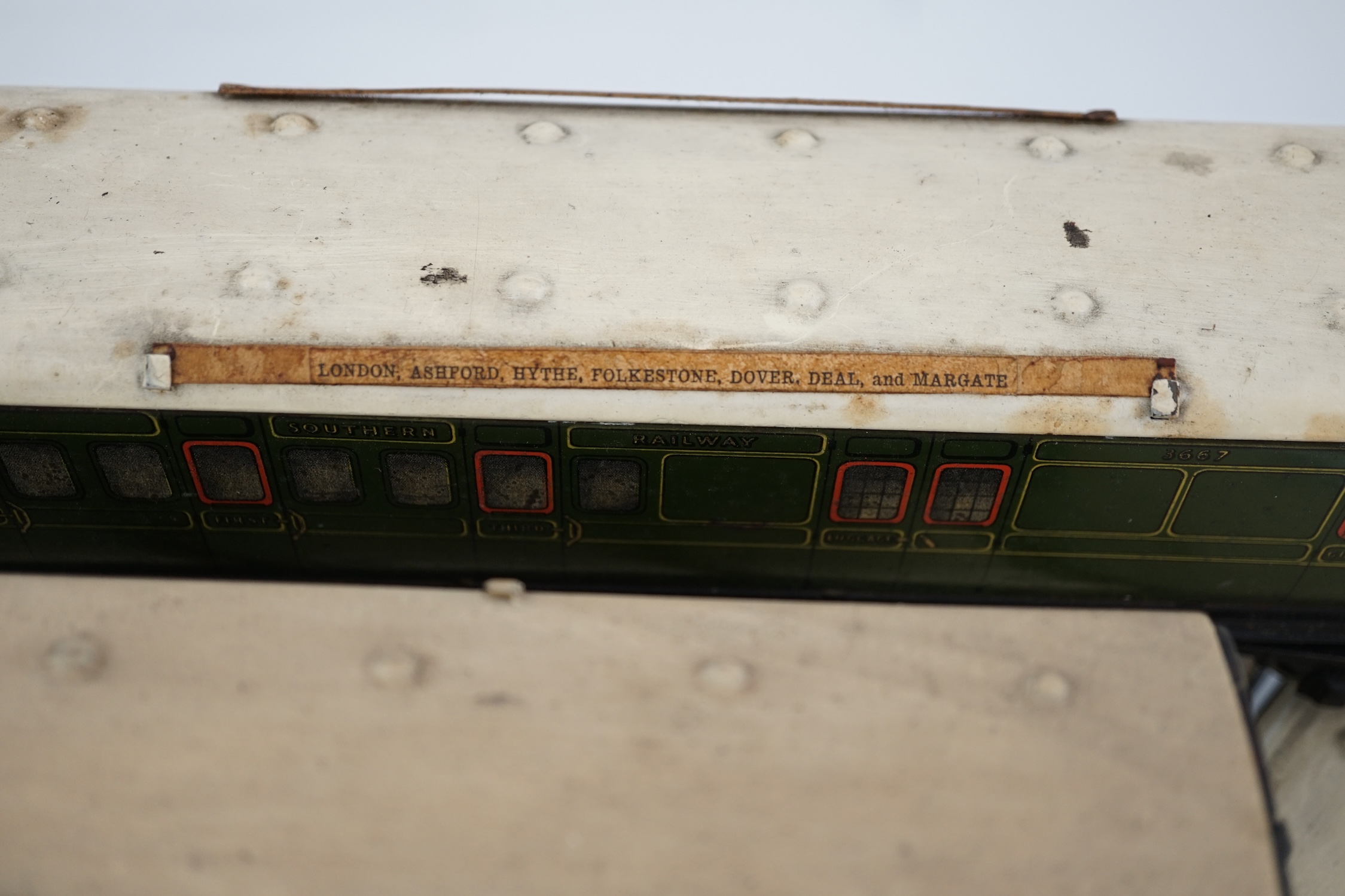 Seven Hornby 0 gauge tinplate No.2 coaches in Southern Railway livery - Image 10 of 10