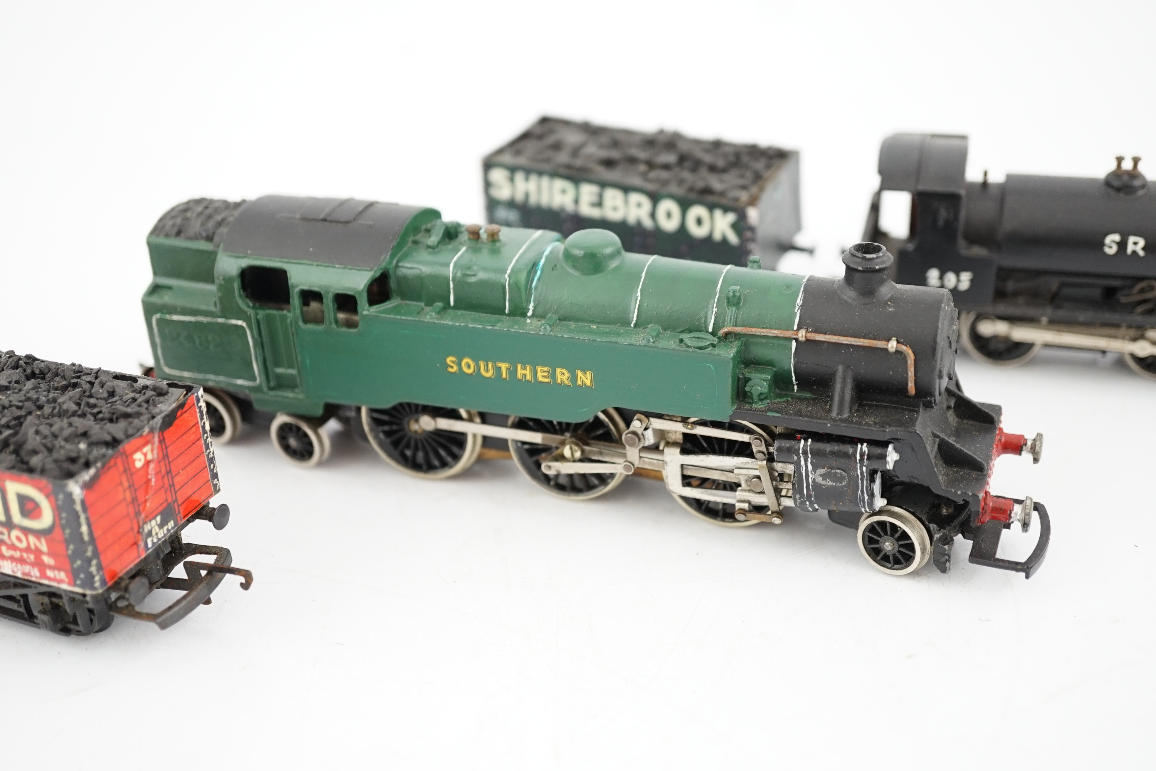 A quantity of 00 gauge railway by Hornby, Tri-ang, Dapol, Crescent, etc. including five locomotives; - Bild 3 aus 14