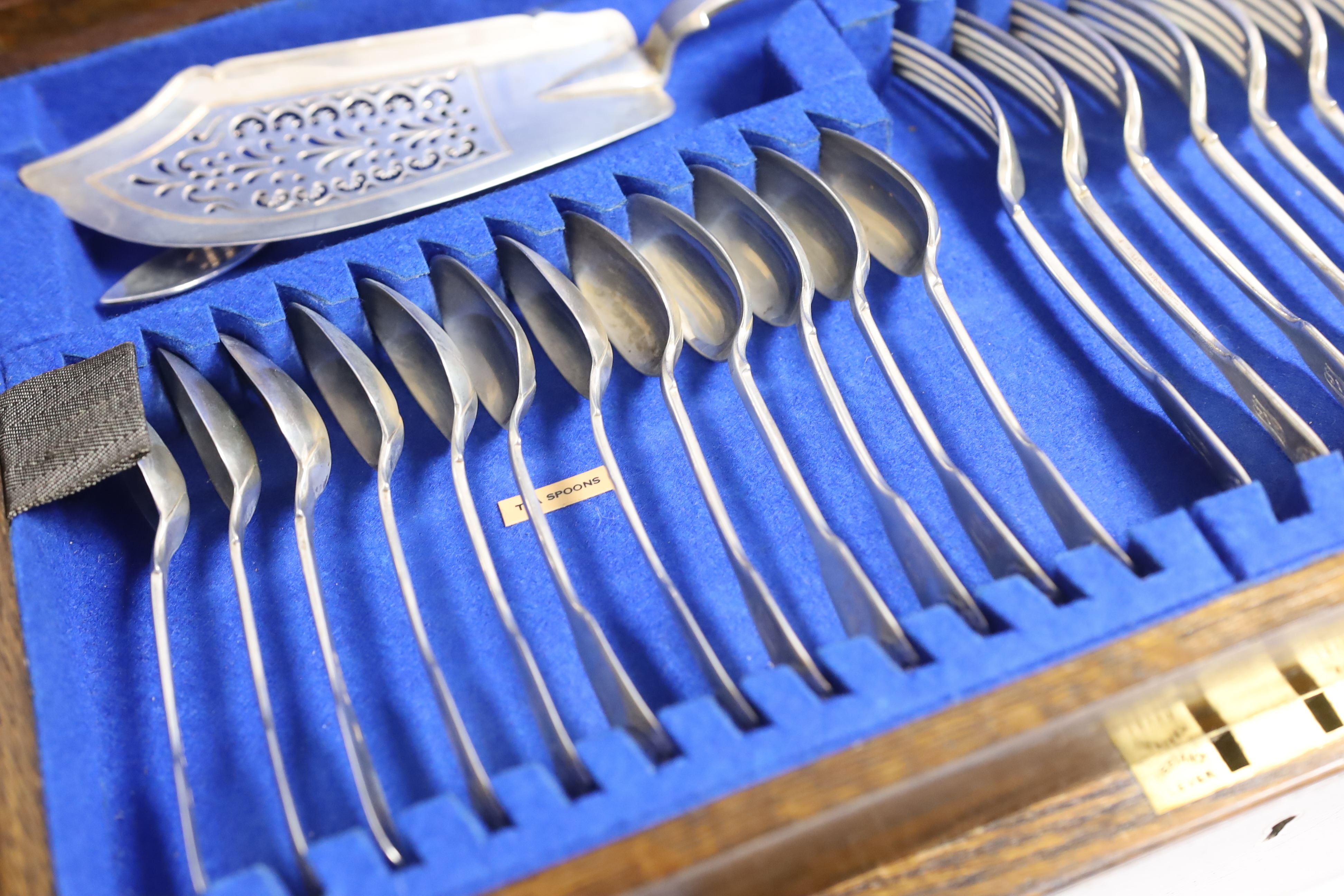 A Victorian oak cased matched canteen of silver fiddle and shell pattern flatware, by John & Henry - Image 3 of 10