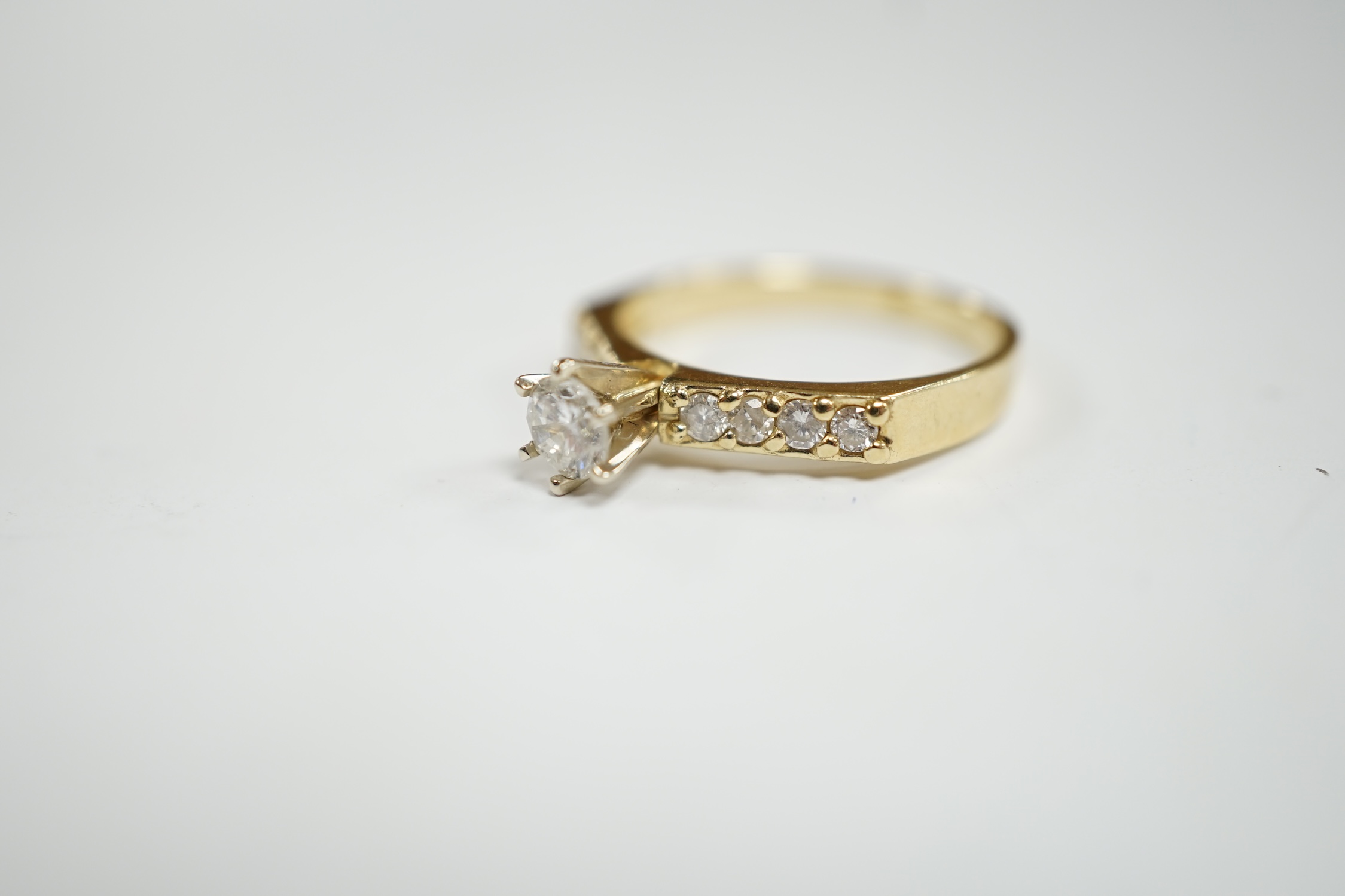 A modern 14k and single stone diamond set ring, with diamond chip set shoulders, size M, gross - Image 3 of 4