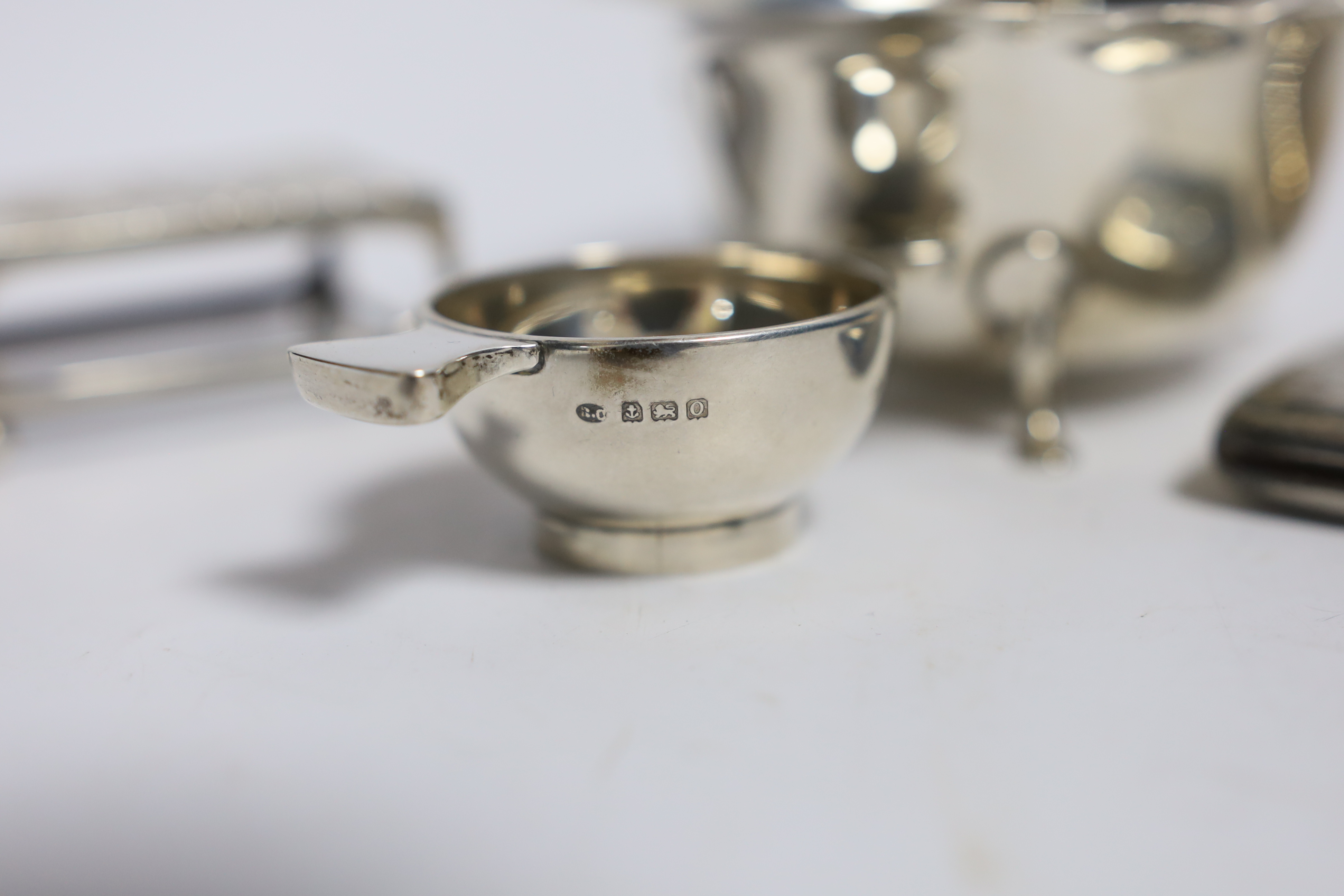 A silver cigarette case, small silver quaich, silver bowl and silver matchbox sleeve. - Image 3 of 4