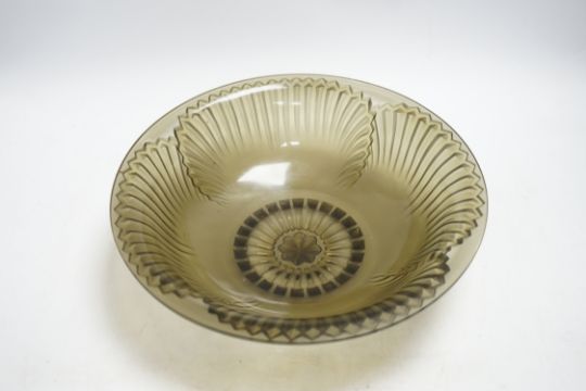 An R. Lalique 'Montigny' glass bowl, 30.5cm diameter - Image 2 of 4