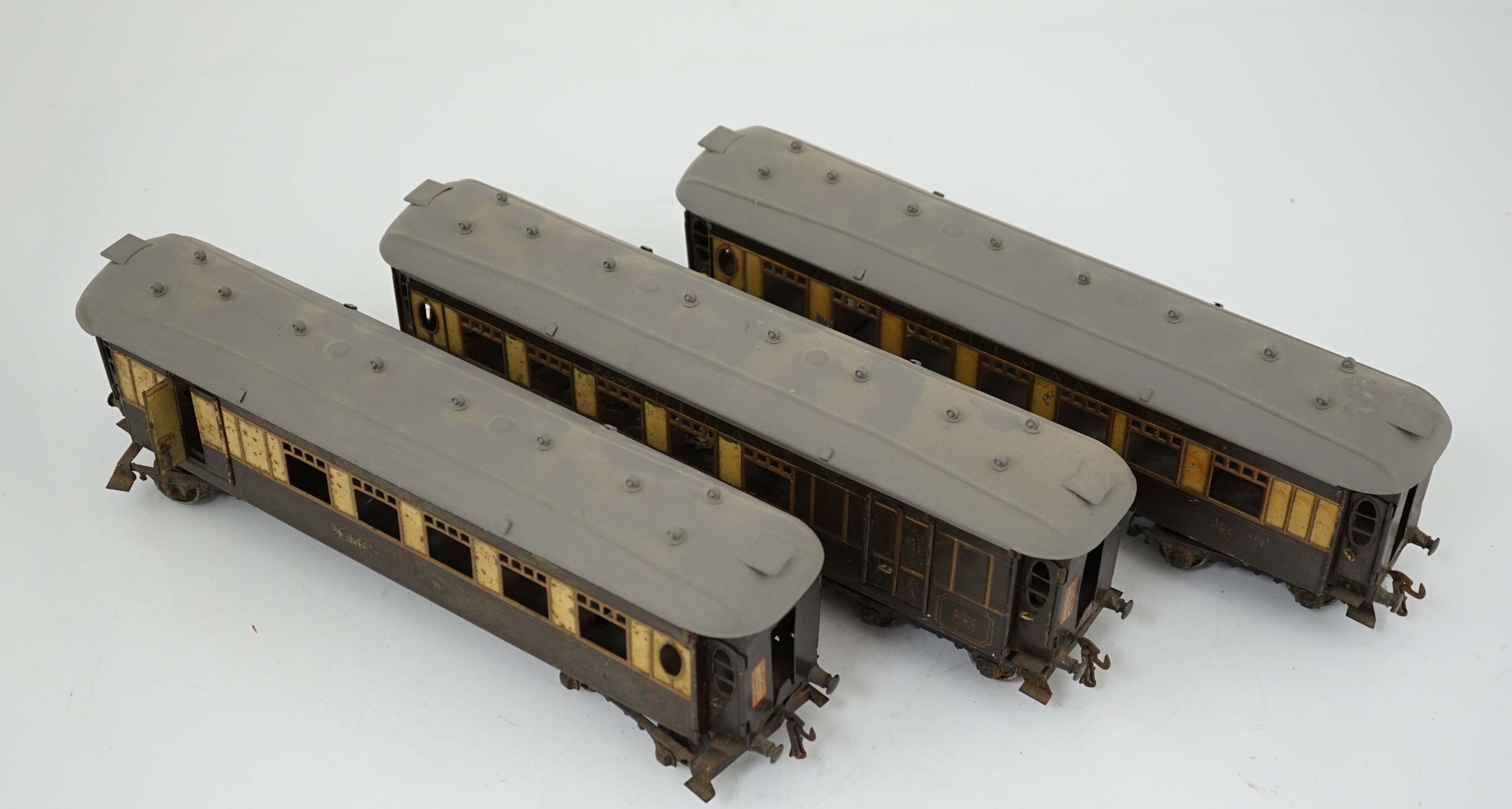 Three Hornby Series 0 gauge tinplate Pullman cars; Loraine, Arcadia and Montana - Image 2 of 9