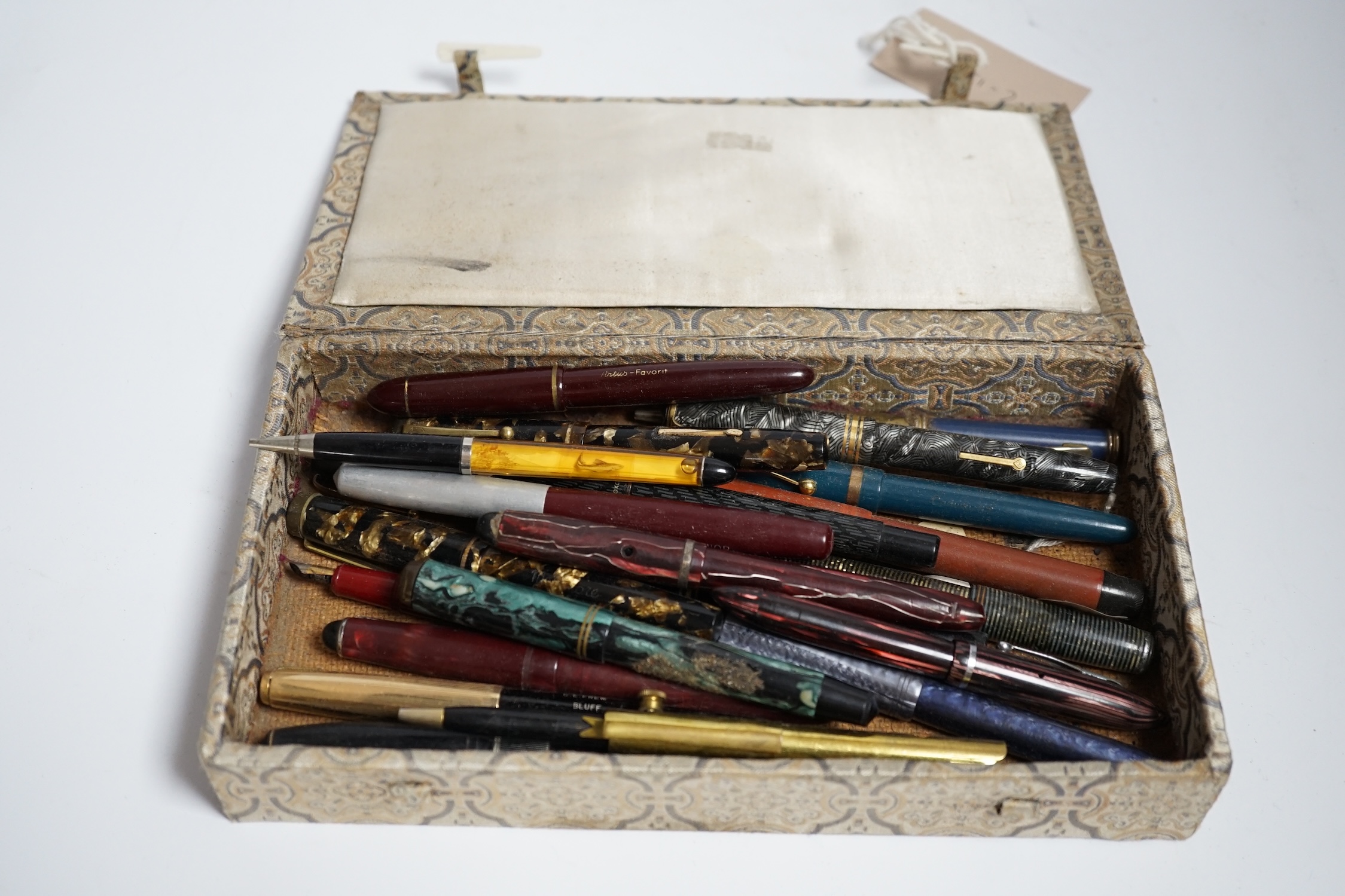 A collection of vintage fountain pen and boxes - Bild 2 aus 4