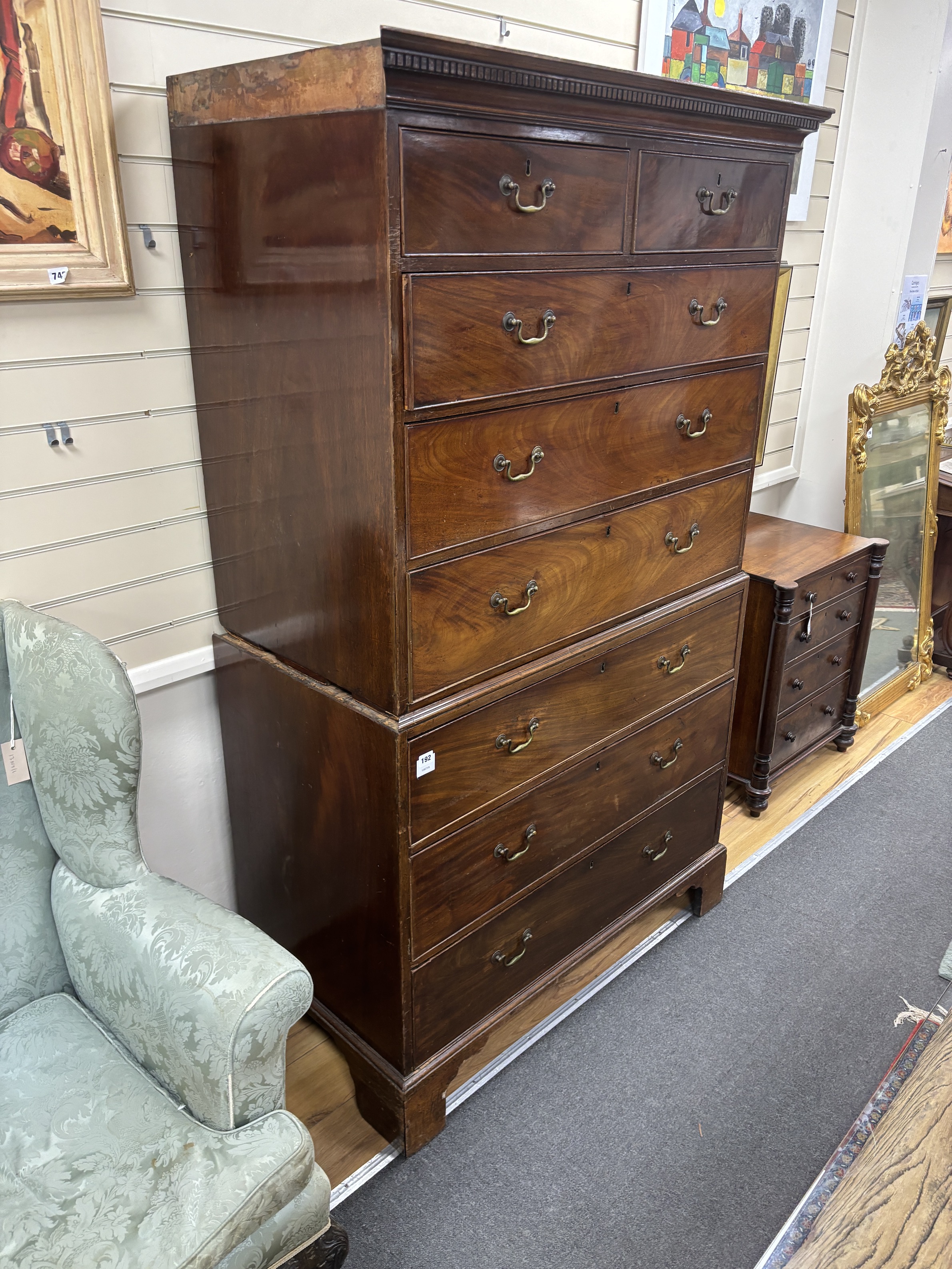 A George III mahogany chest on chest, width 113cm, depth 59cm, height 187cm - Bild 3 aus 3