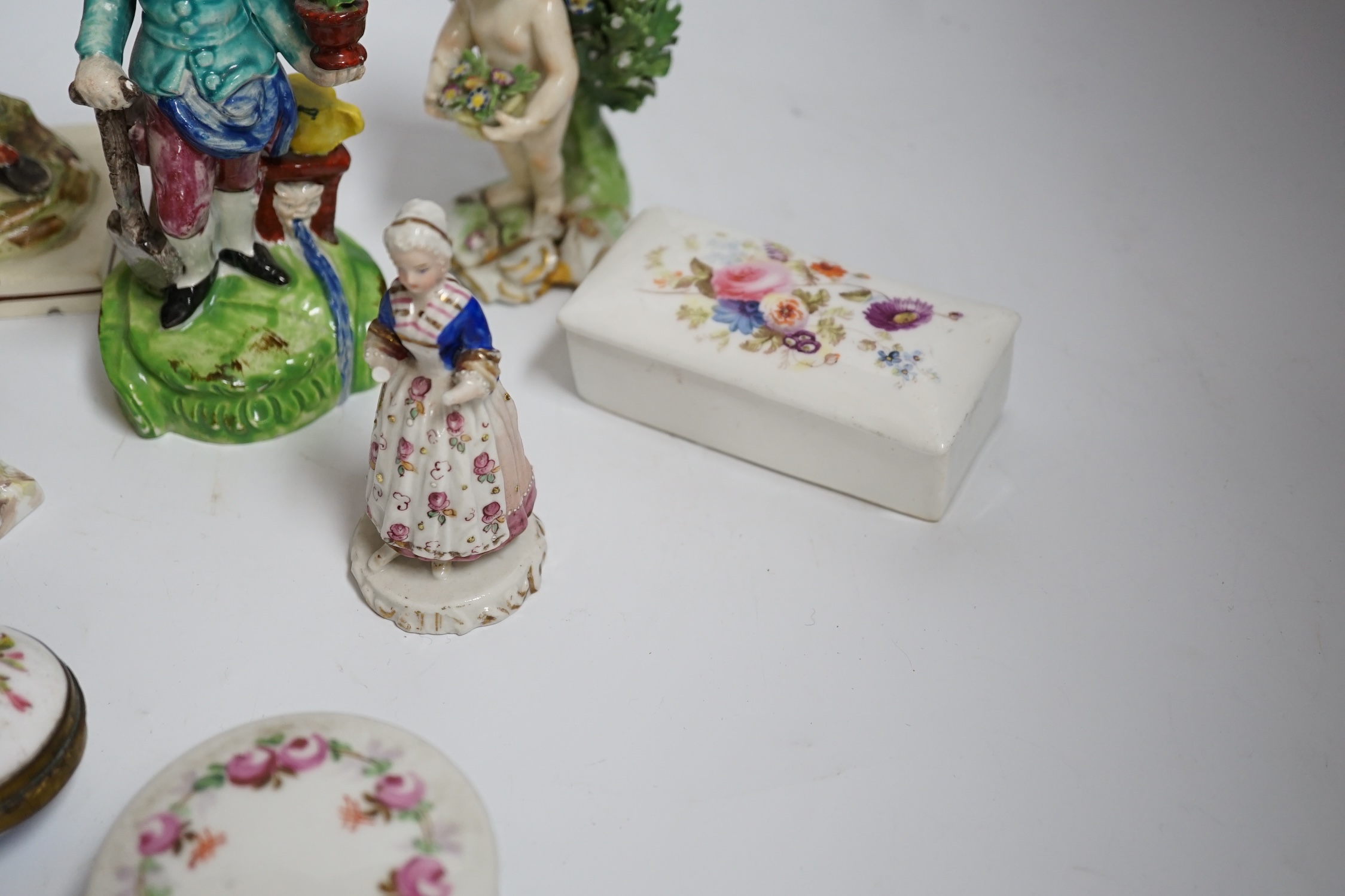 A group of early 19th century and later Staffordshire and other figures, Staffordshire enamel - Bild 4 aus 8