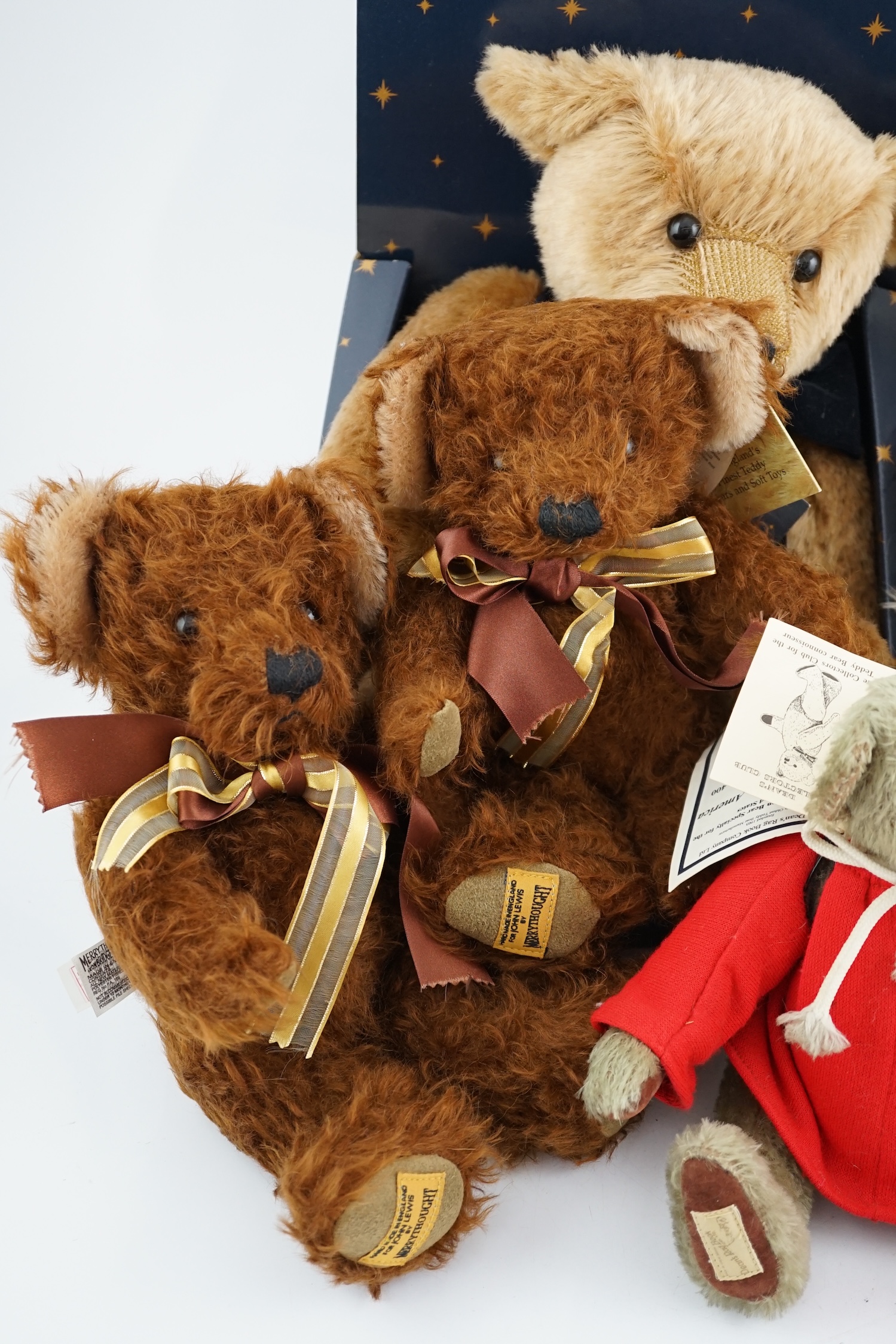 Two Merrythought John Lewis bears, a Harrodd 2000 bear, a Steiff yellow tag rabbit, two Deans bears, - Bild 10 aus 12