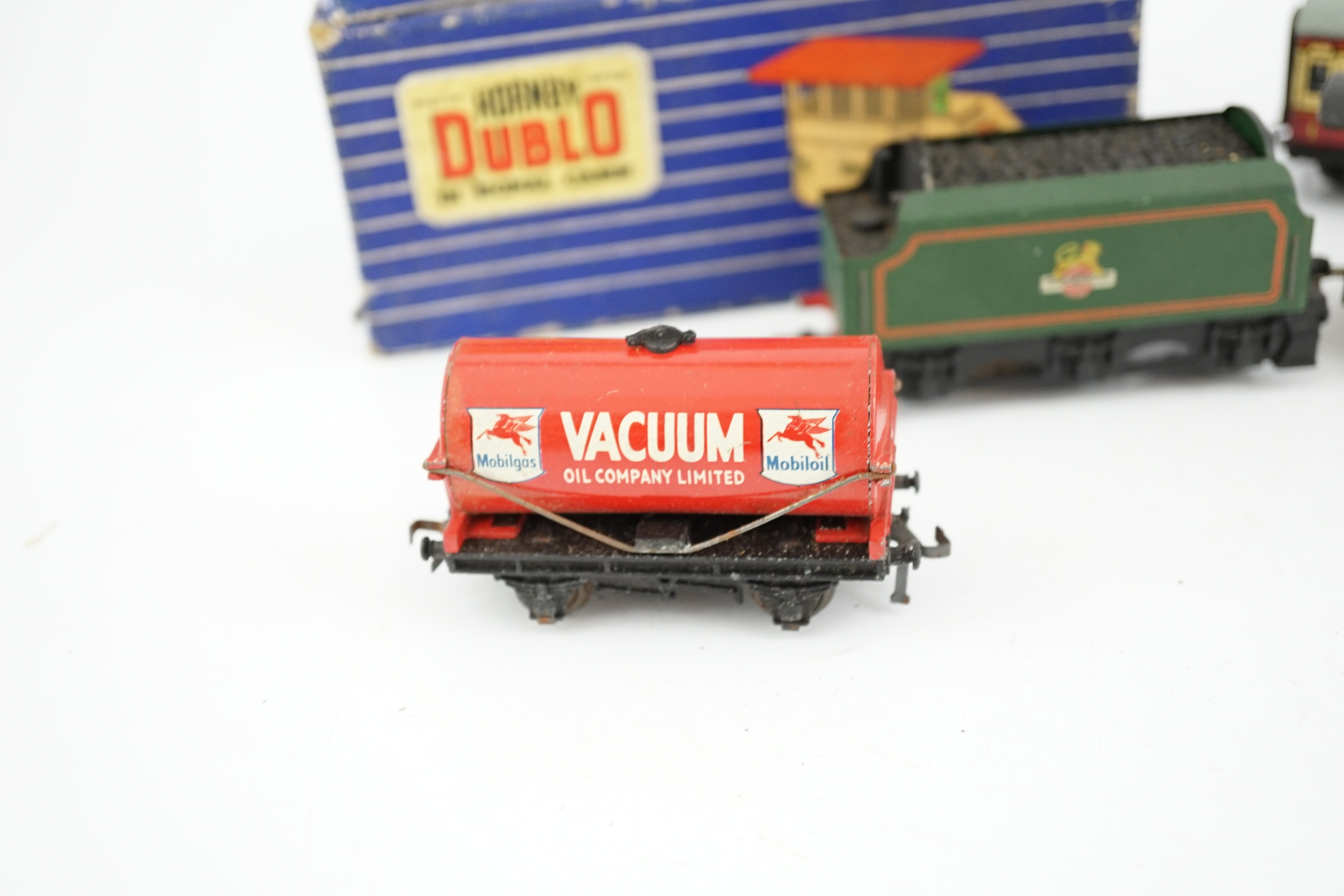 A collection of Hornby Dublo for 3-rail running, including two BR locomotives; a Duchess of Montrose - Image 3 of 10