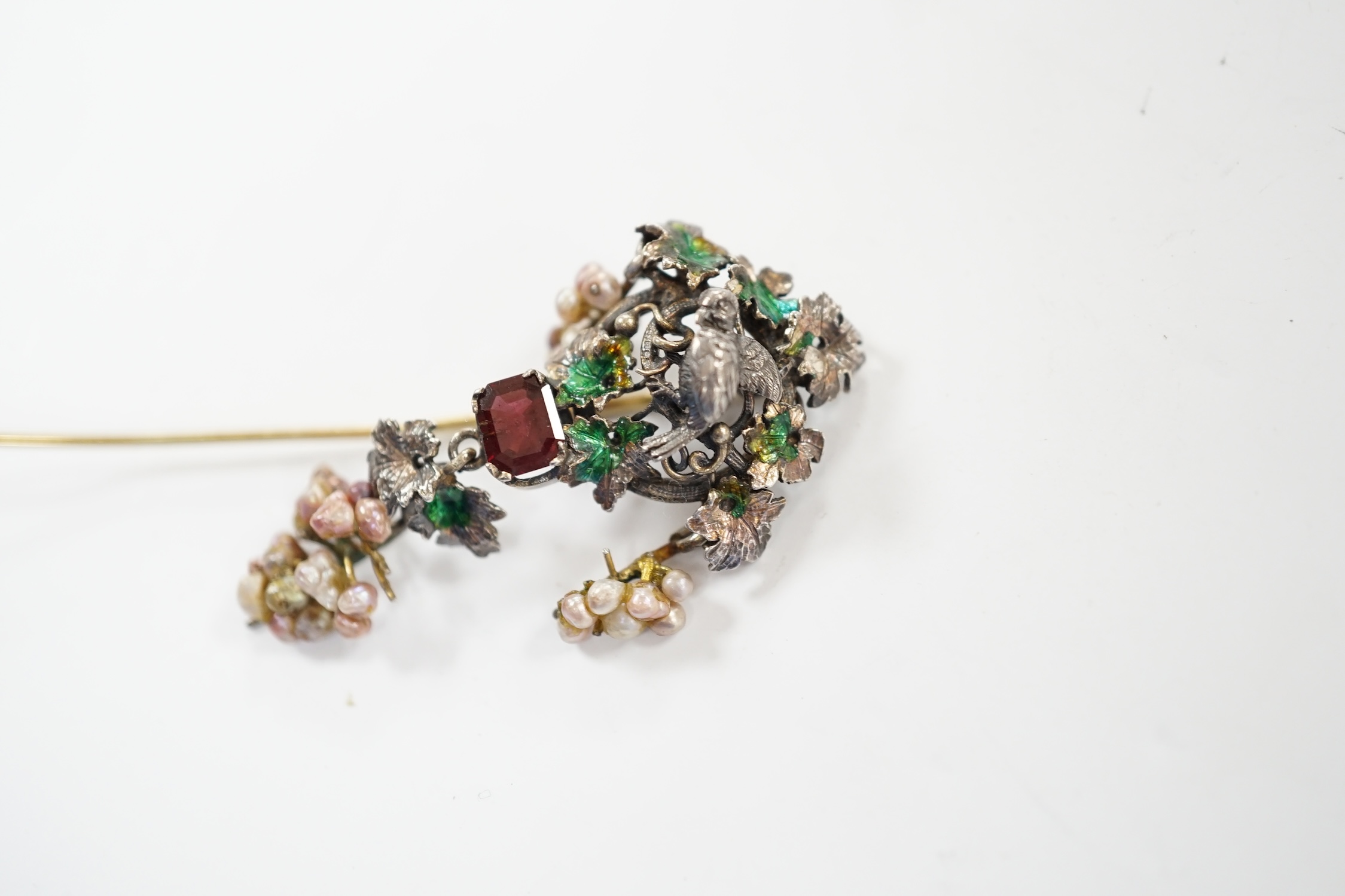 A 19th century Austro-Hungarian white metal garnet, enamel and seed baroque pearl set stick pin ( - Image 2 of 5