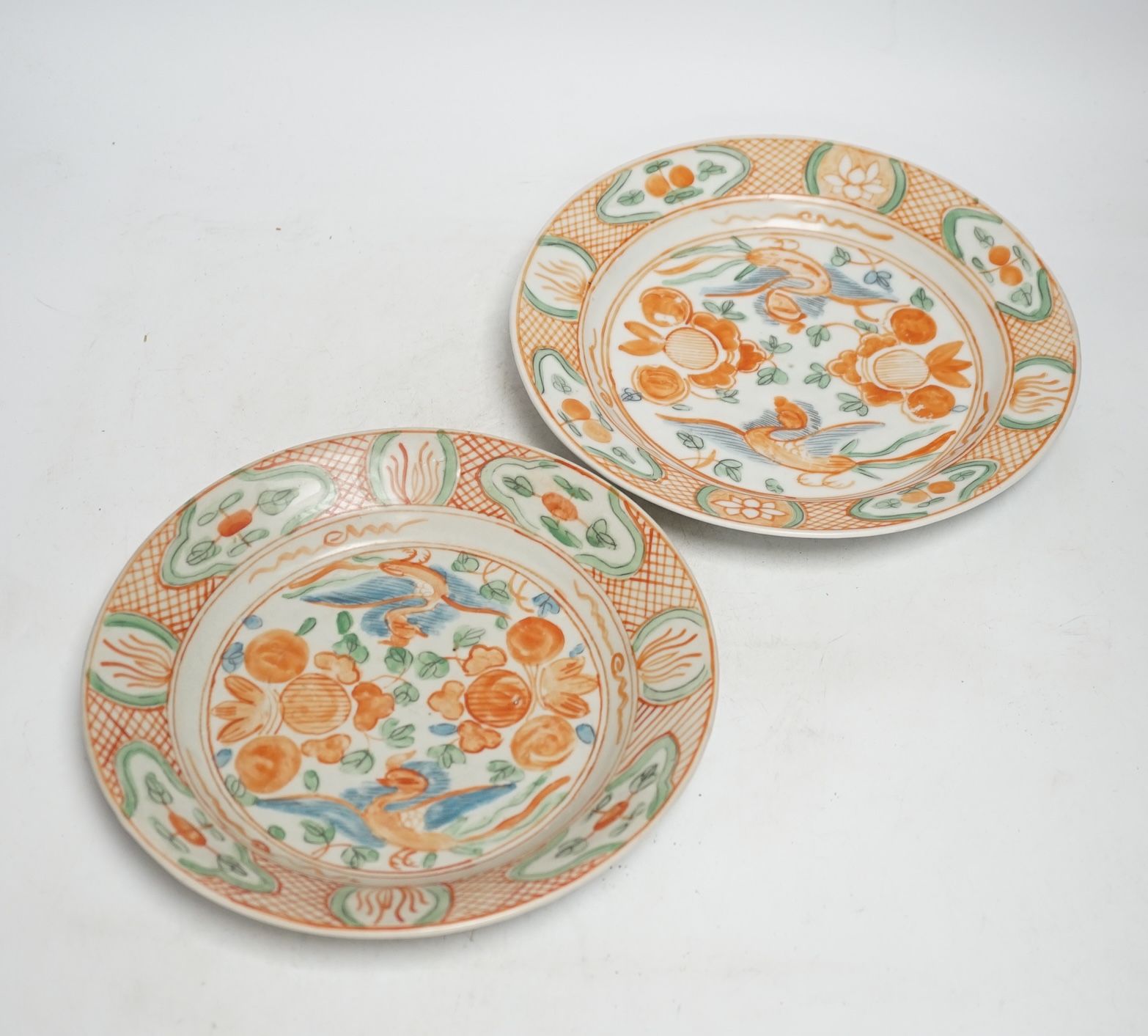 A pair of Chinese Swatow enamelled porcelain plates, late 16th century, 24cm