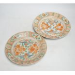 A pair of Chinese Swatow enamelled porcelain plates, late 16th century, 24cm