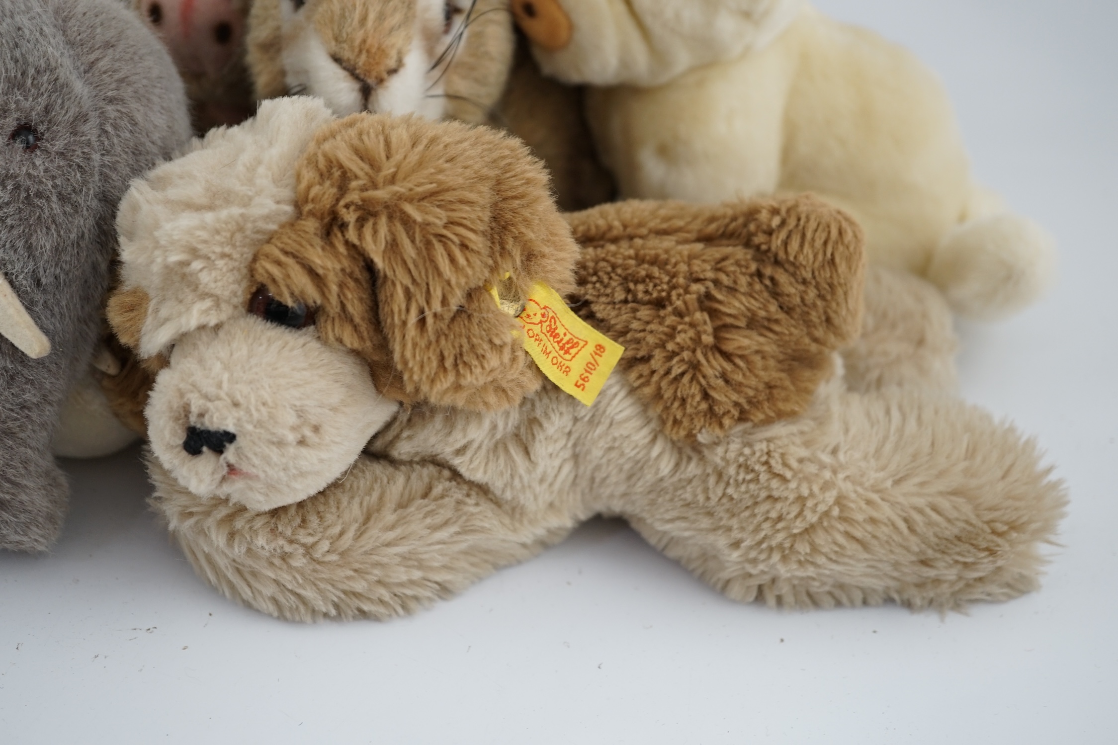 A large size Steiff yellow tag leopard, eight yellow tag animals, a Steiff button in the ear book - Bild 11 aus 16