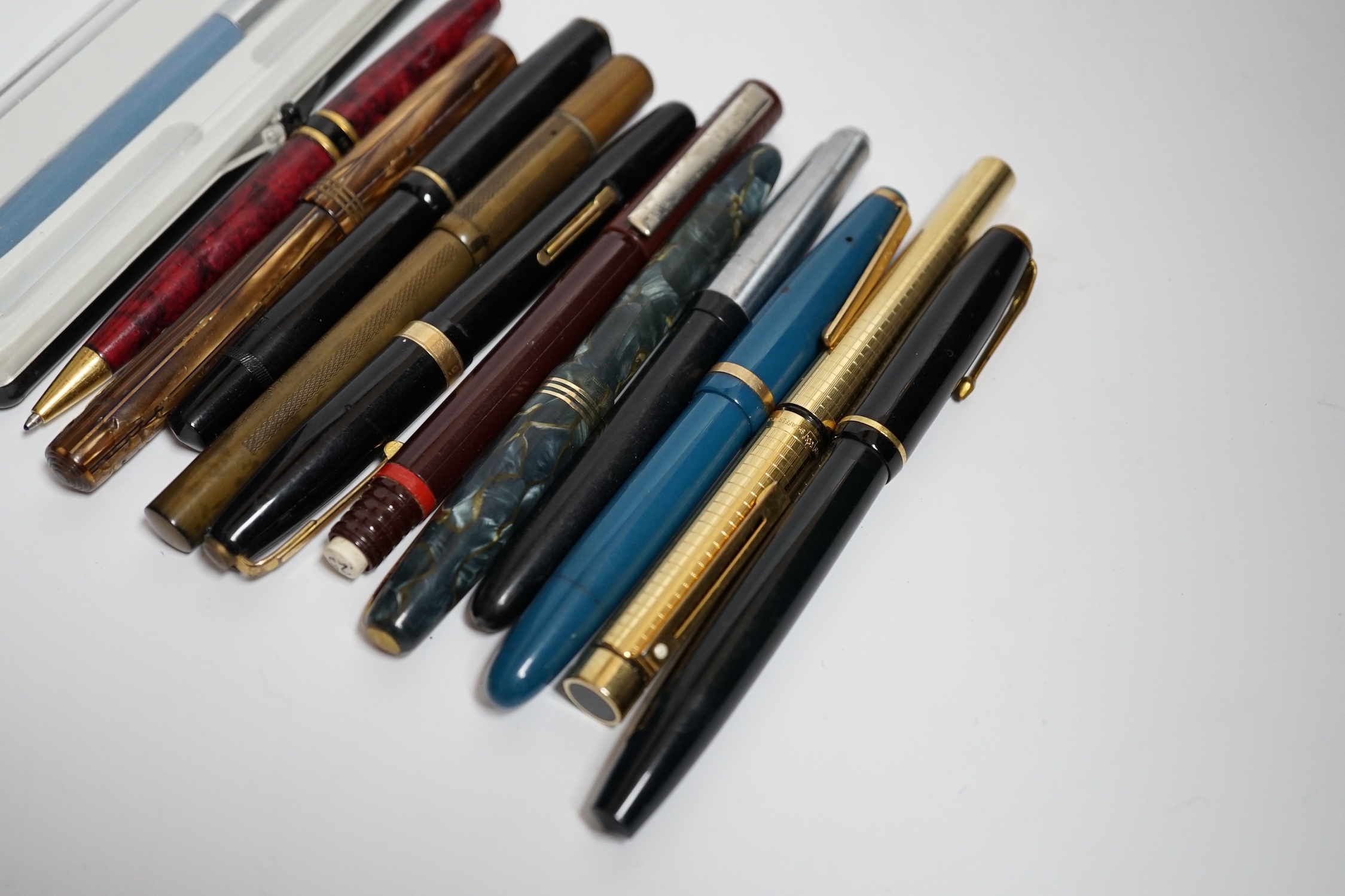 A quantity of fountain pens including Watermans and Sheaffer - Image 2 of 4