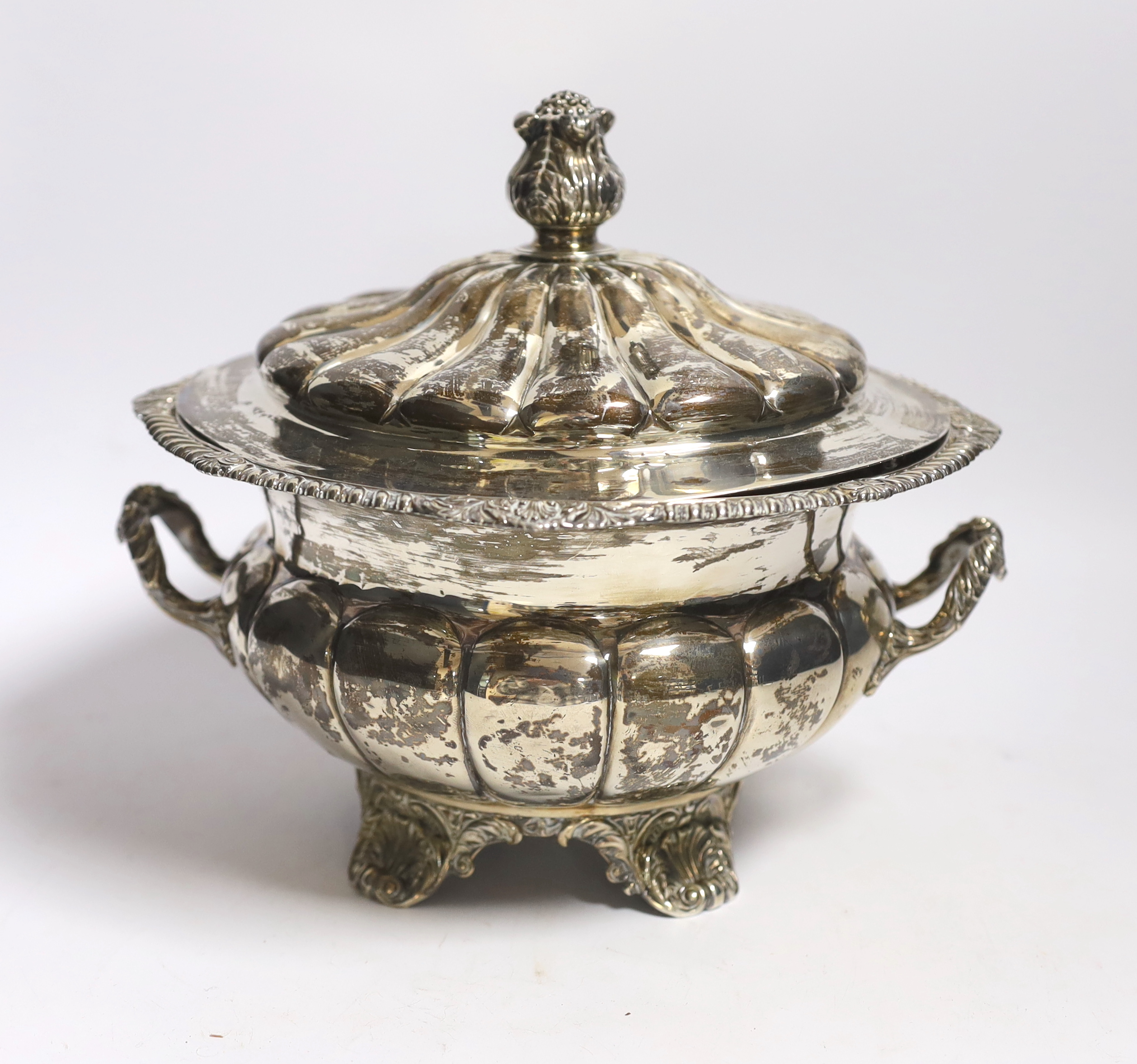 A George IV silver two handled vegetable tureen and cover, by Thomas Burwash, London, 1822 (marks on