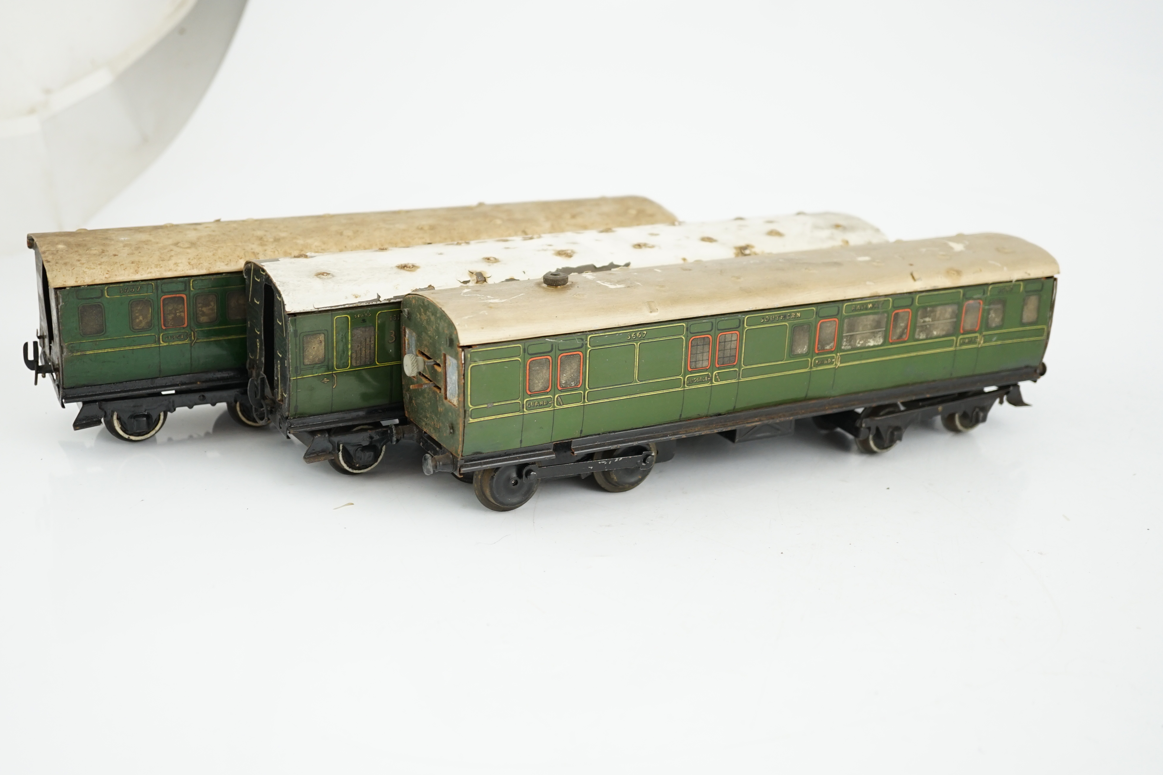 Six Hornby 0 gauge tinplate No.2 coaches in Southern Railway livery, one coach adapted to a - Image 6 of 12