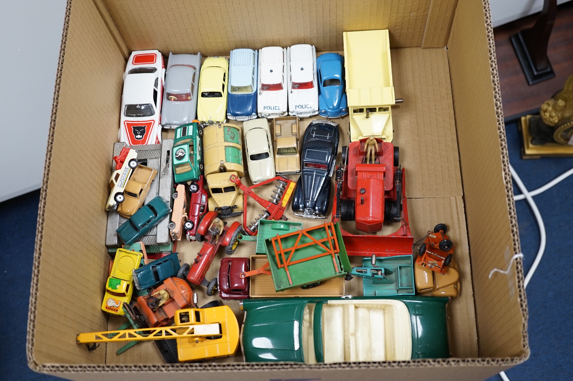 Twenty-seven Dinky Toys and French Dinky Toys, together with other diecast vehicles by Spot-On, - Image 5 of 5