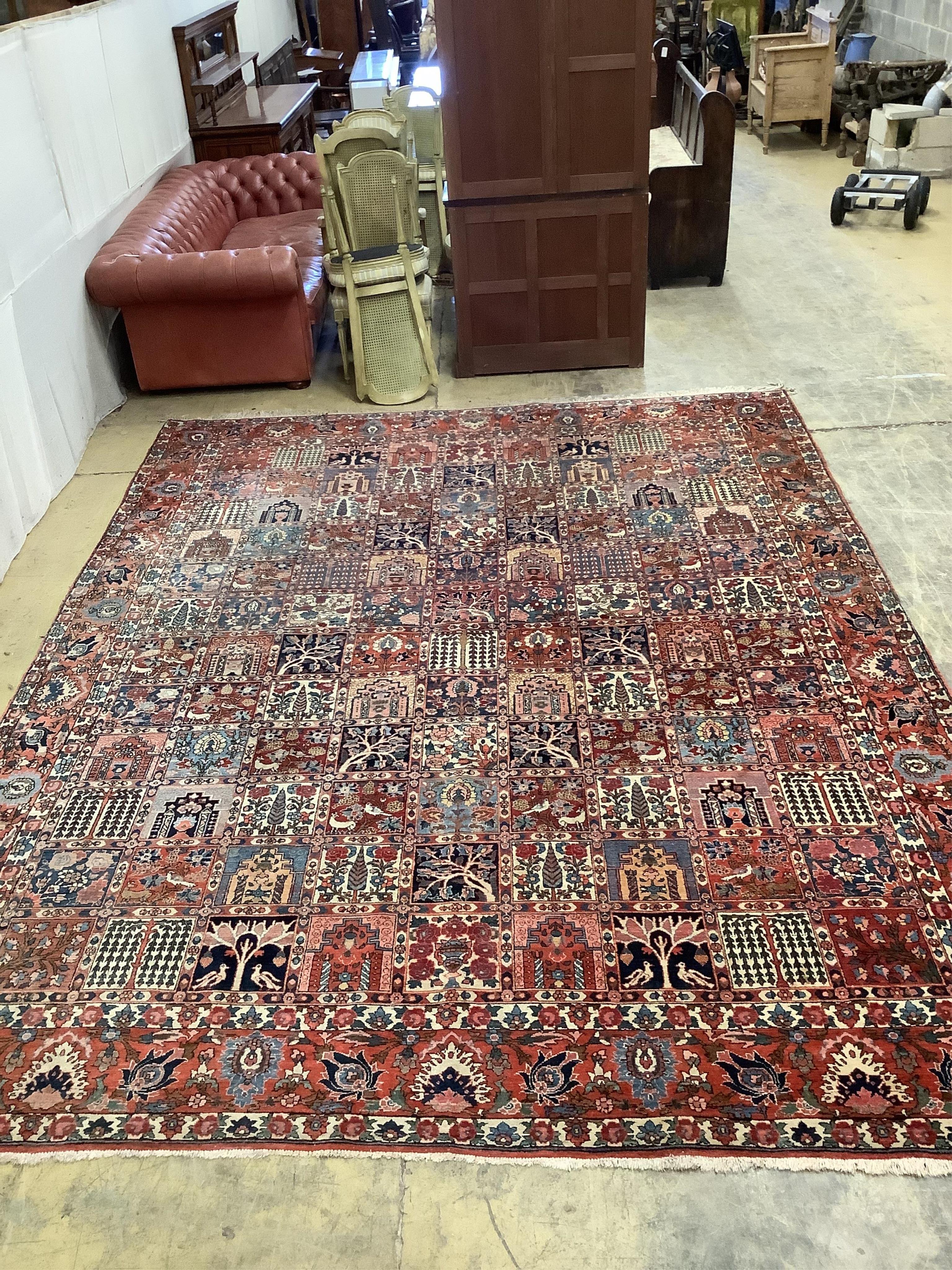 A Baktiari carpet, 418 x 314cm - Image 3 of 4