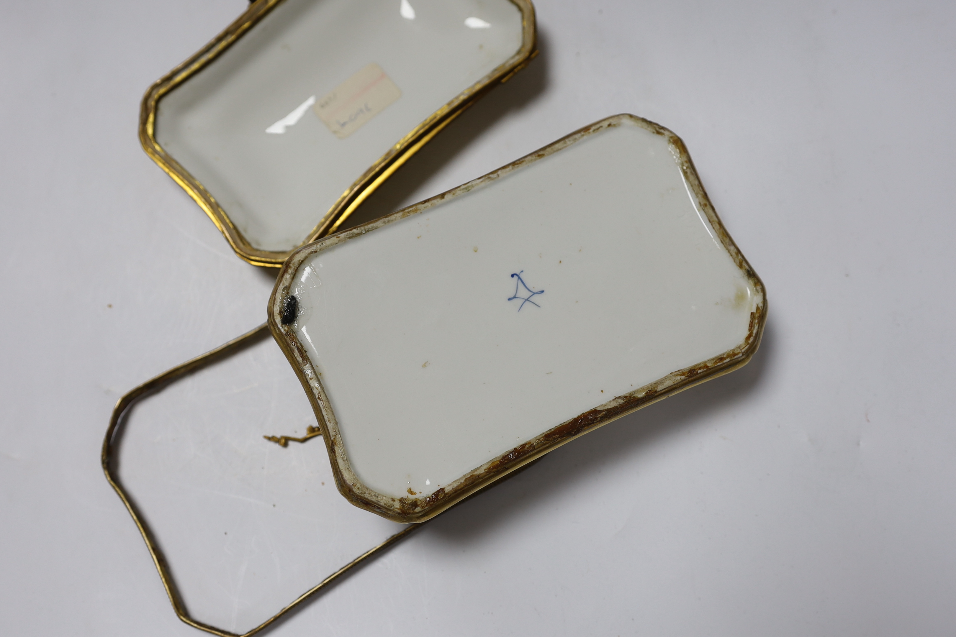 A Sevres style porcelain casket - Image 4 of 4