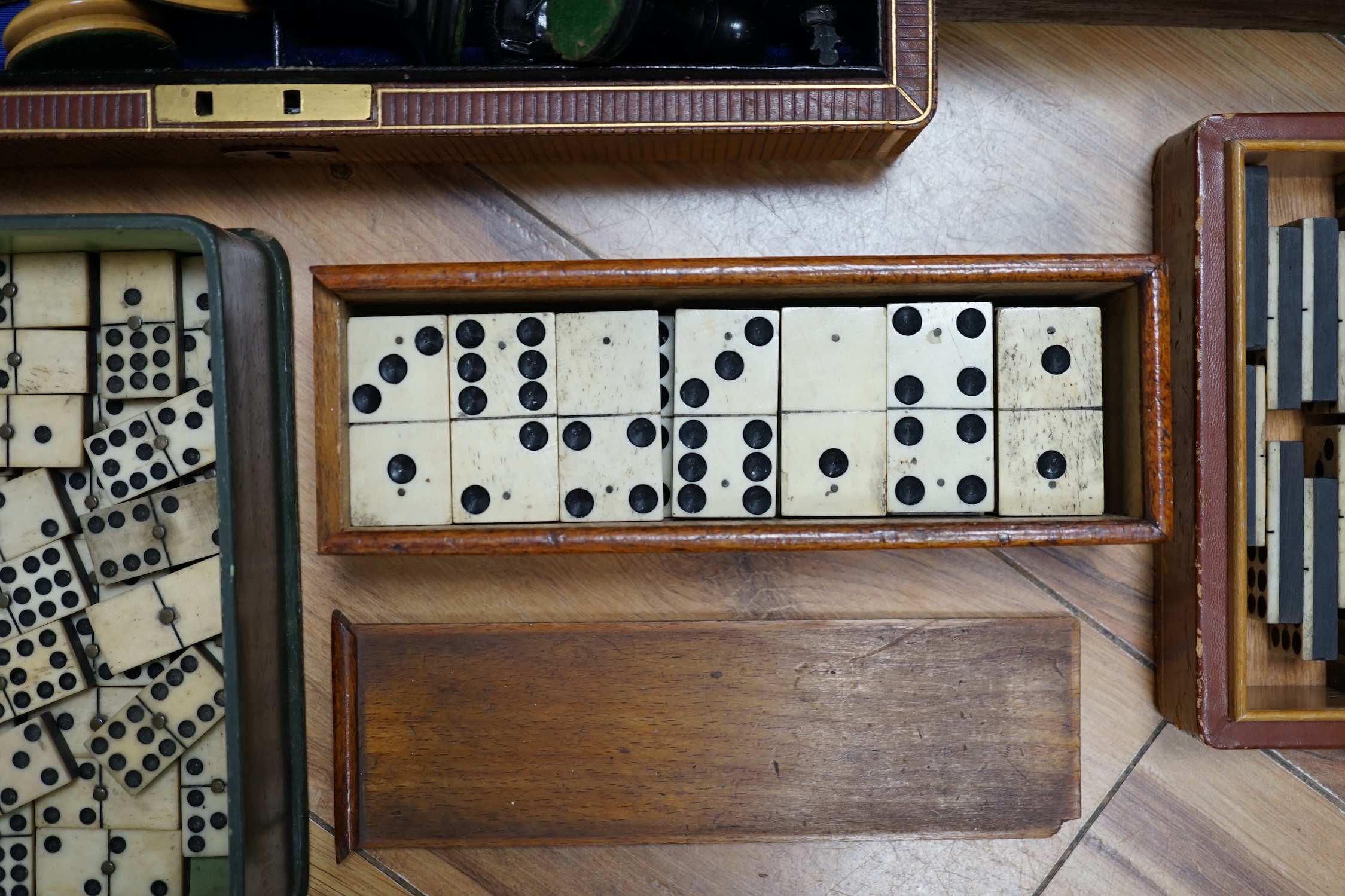 Three sets of dominoes and two chess sets, one Staunton pattern - Image 4 of 6