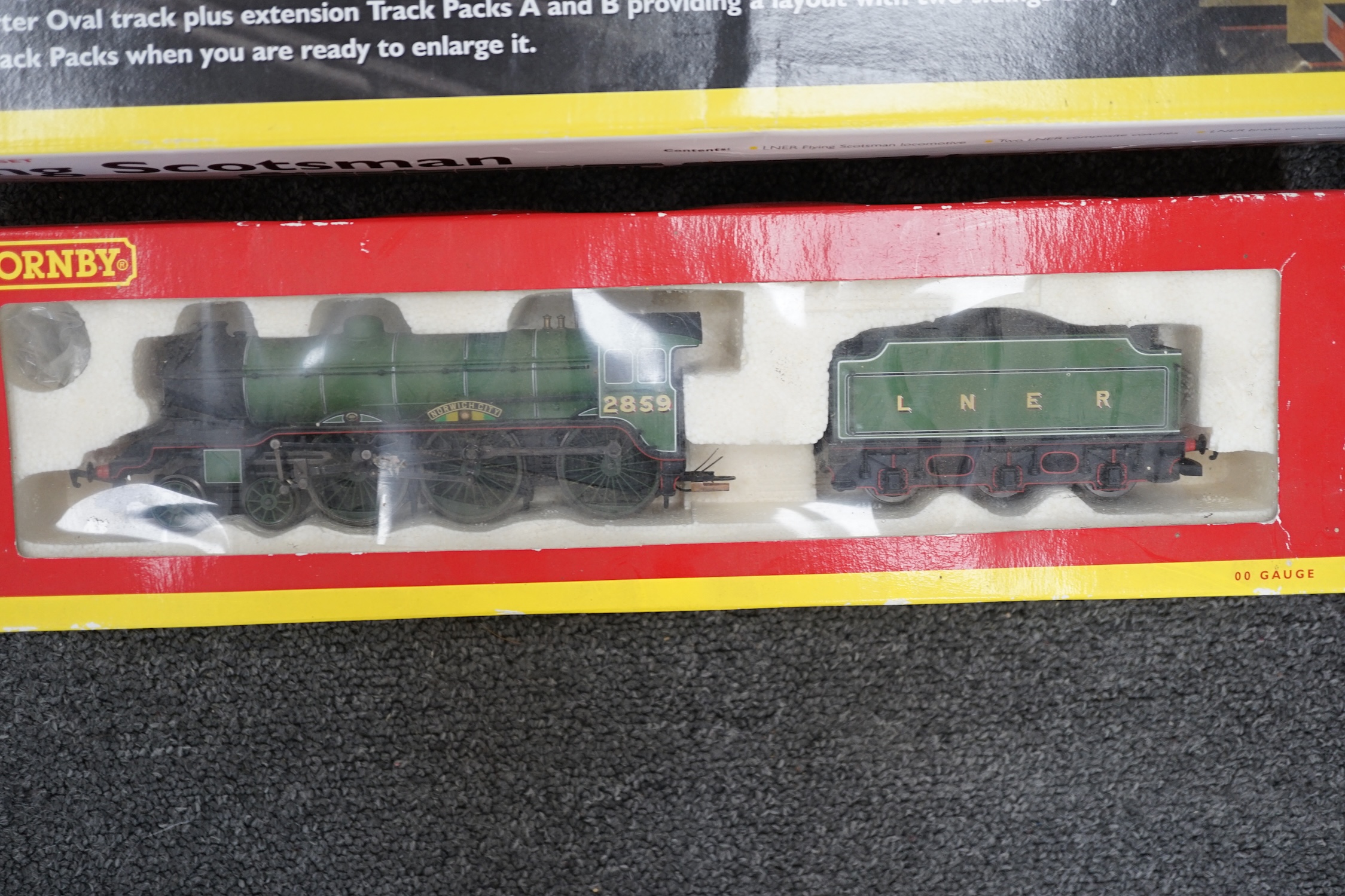 Nine Hornby 00 gauge LNER model railway items, including; a Flying Scotsman train set (R1019) - Image 7 of 8