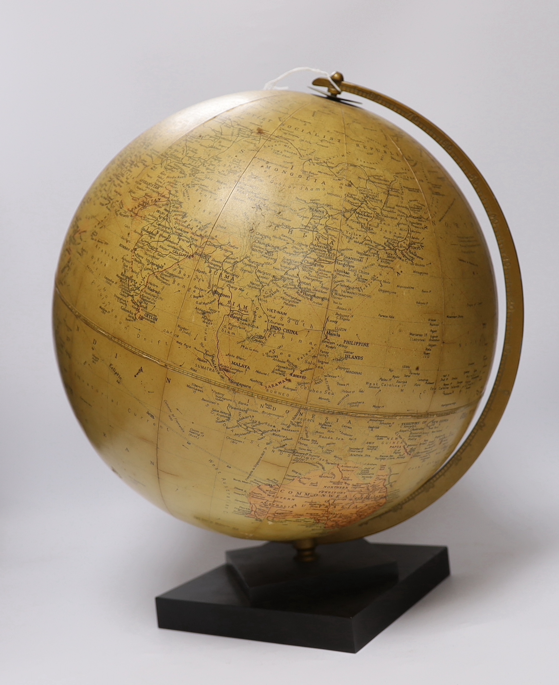 An early 20th century Philips Challenge 13 1/2 inch globe - Bild 3 aus 3