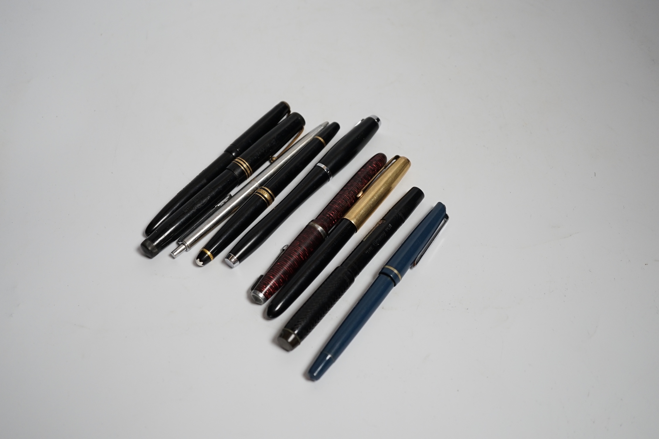 A Montblanc Meisterstuck fountain pen and a quantity of mostly Parker pens - Bild 2 aus 5