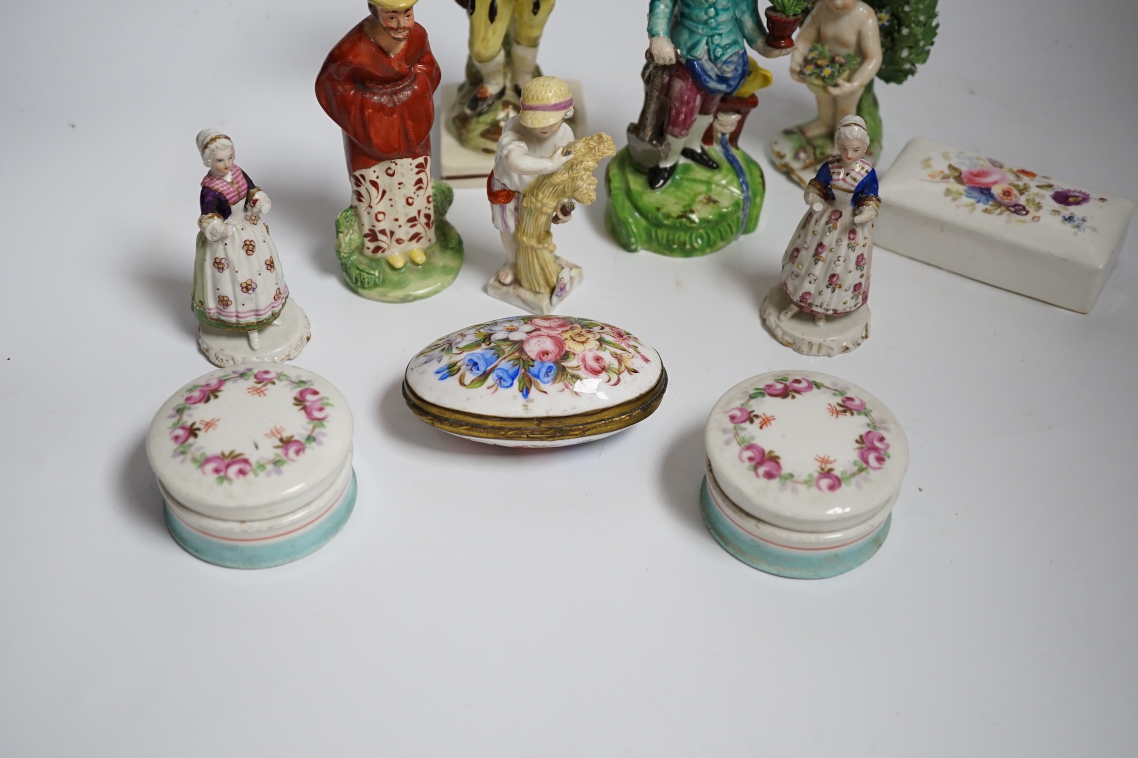 A group of early 19th century and later Staffordshire and other figures, Staffordshire enamel - Bild 2 aus 8