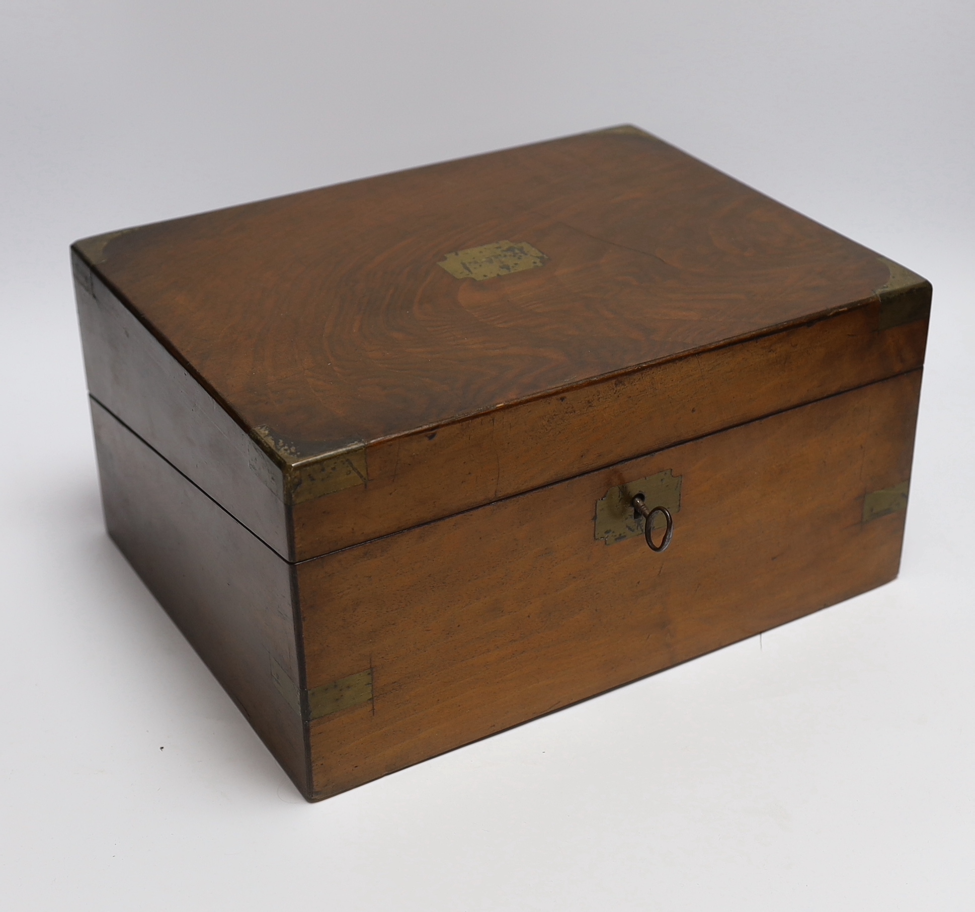 A tambour stationery box and a walnut writing slope, widest 34.5cm - Bild 2 aus 5