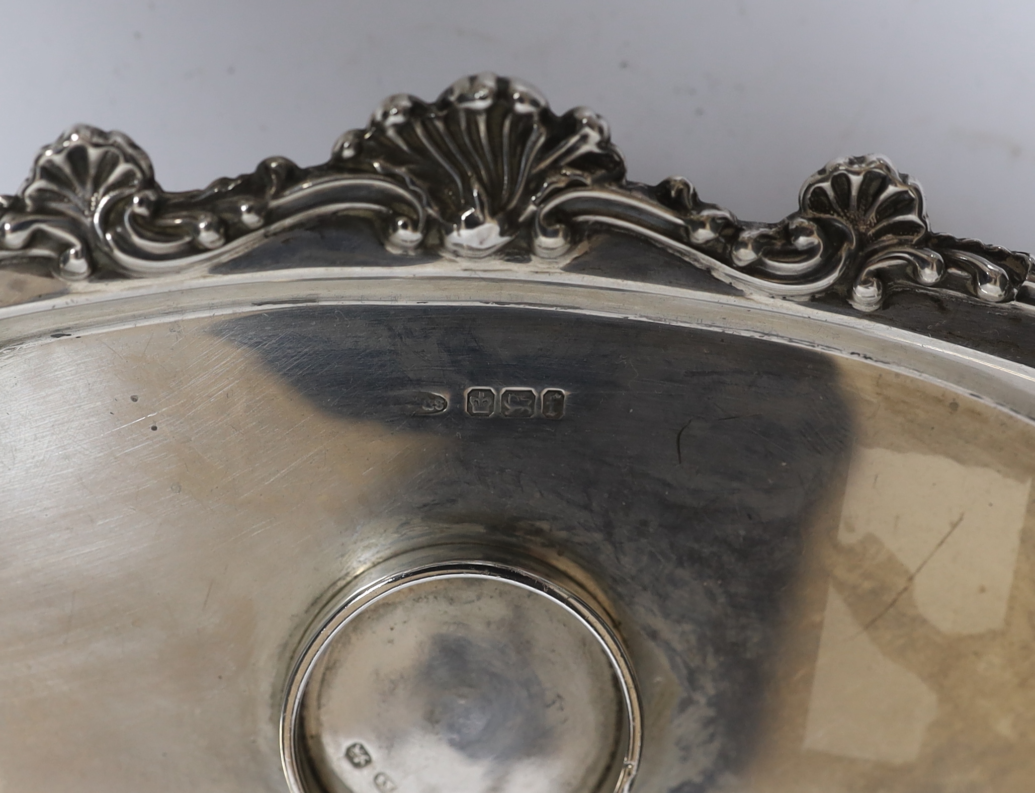 A late Victorian silver navette shaped inkstand, with silver mounted cut glass well, on four - Image 4 of 4