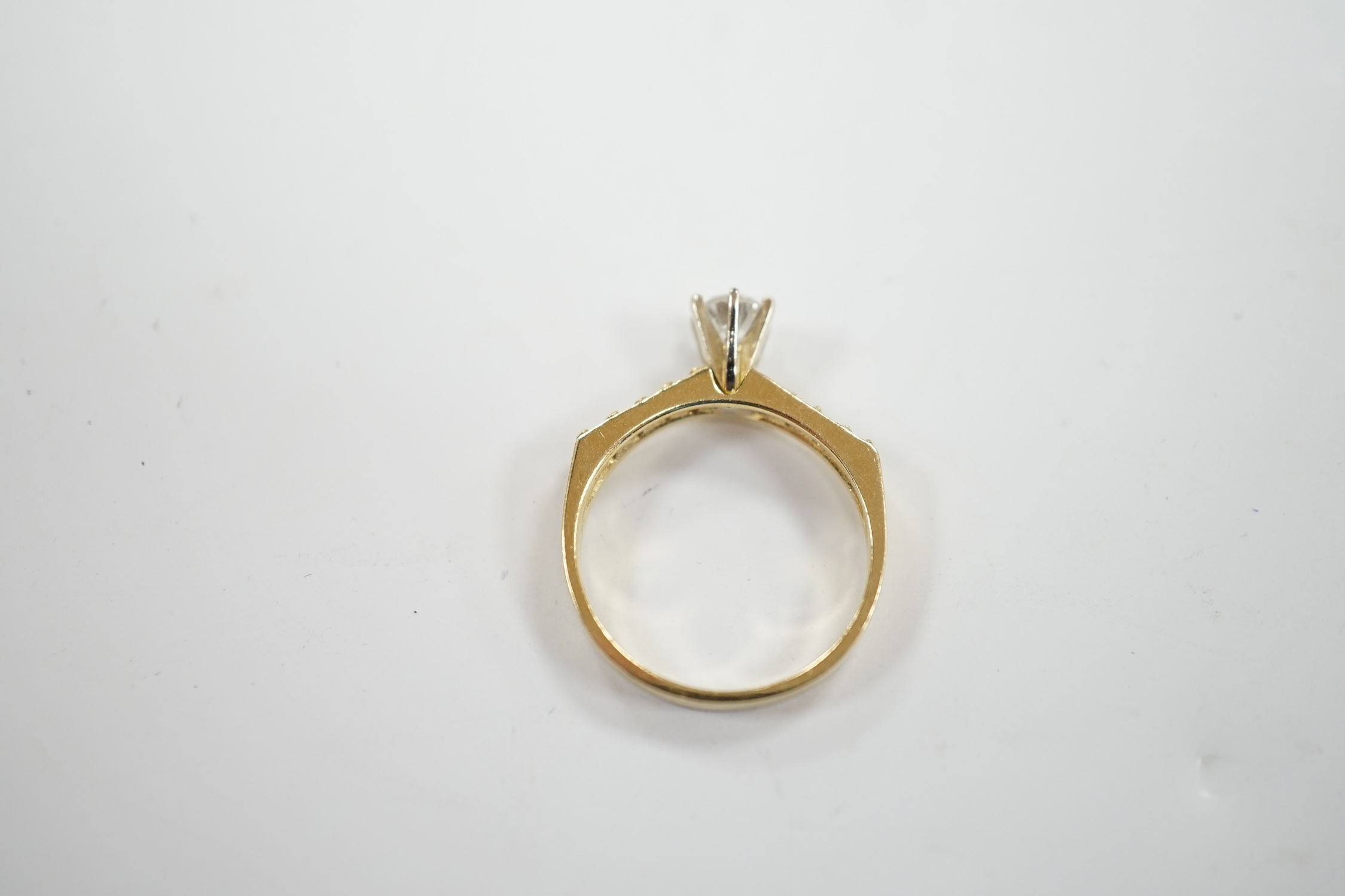A modern 14k and single stone diamond set ring, with diamond chip set shoulders, size M, gross - Image 4 of 4