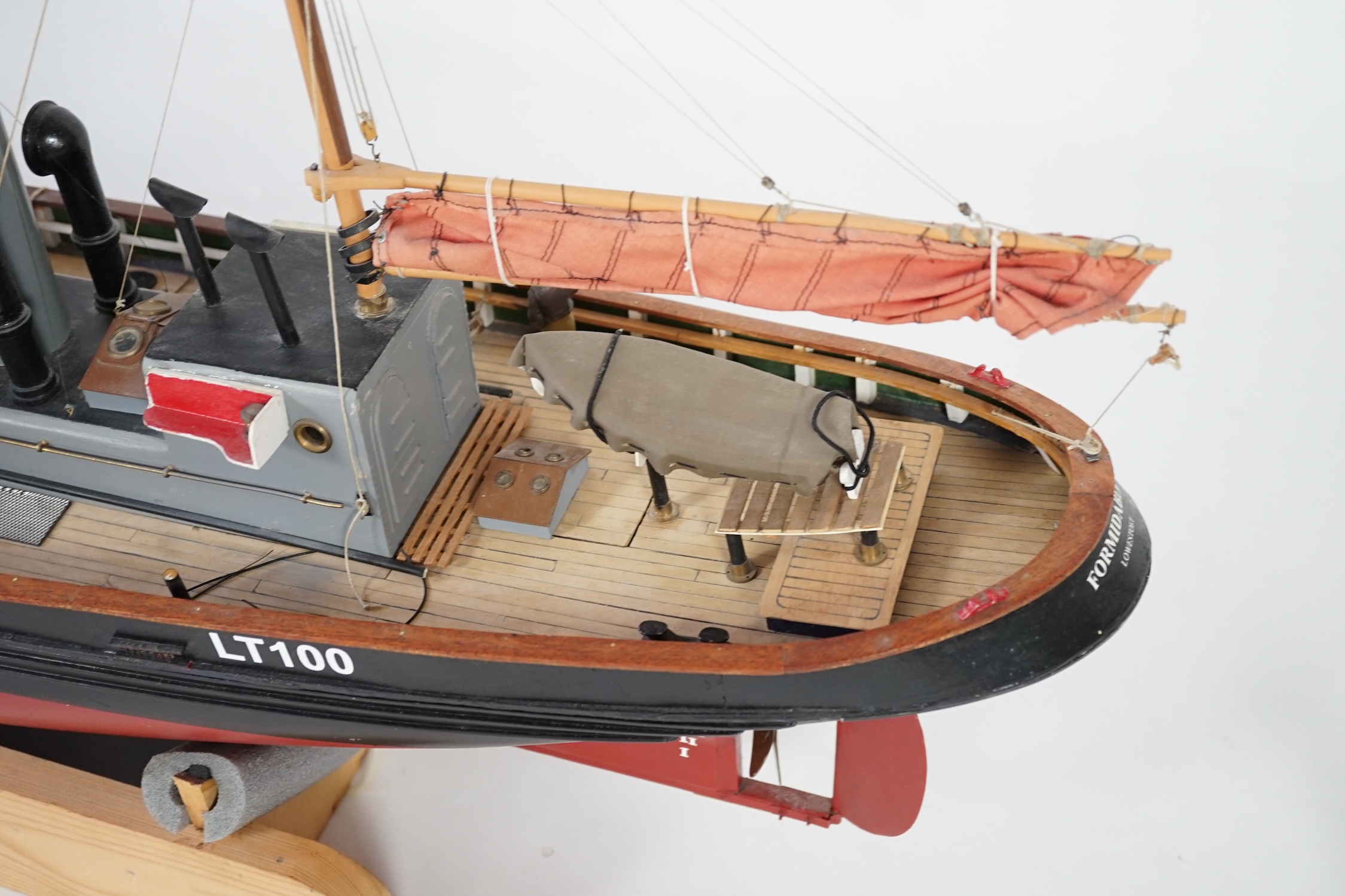 A kit-built Maxwell Hemmens pond yacht style model of a herring drifter, LT100, 120cm long, a well - Image 6 of 9