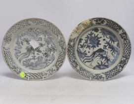 A pair of Chinese Swatow blue and white 'phoenix' plates, late Ming, Binh Thuan shipwreck, 26cm