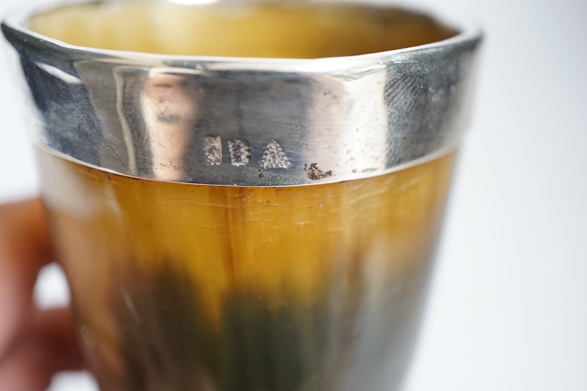 A silver rimmed horn beaker, 11.5cm - Image 5 of 5