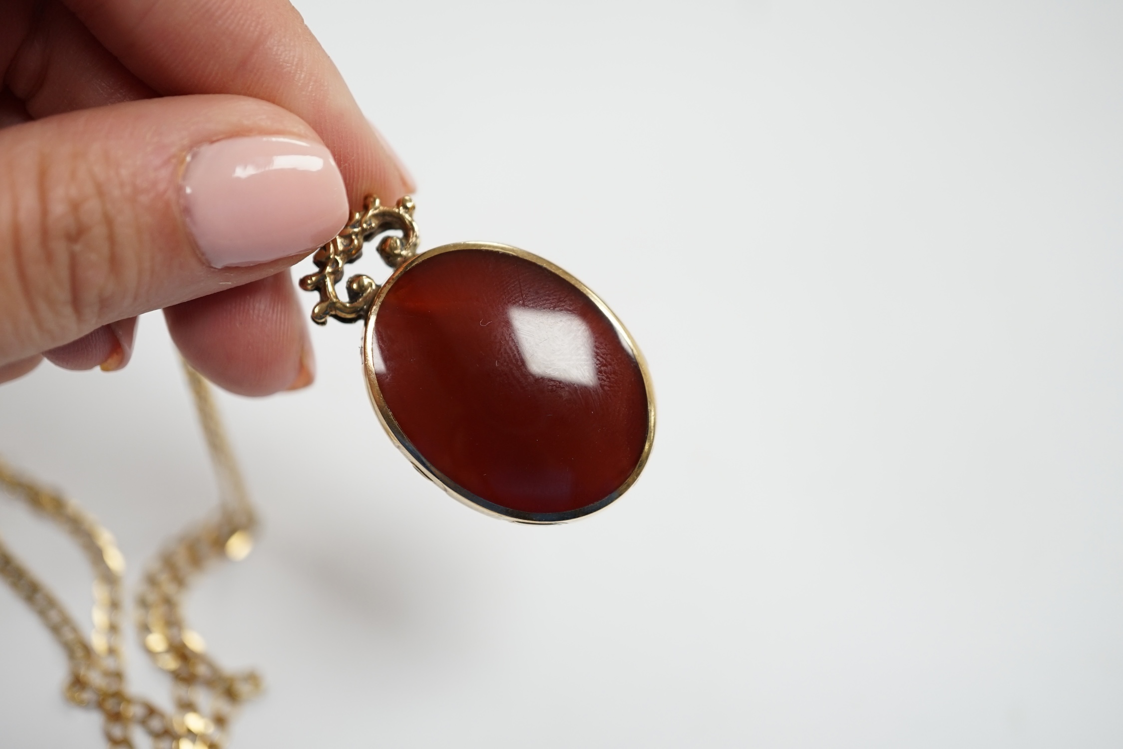 A modern 9ct gold mounted carnelian and bloodstone set oval 'Millennium' pendant, by Davis Scott - Image 5 of 5